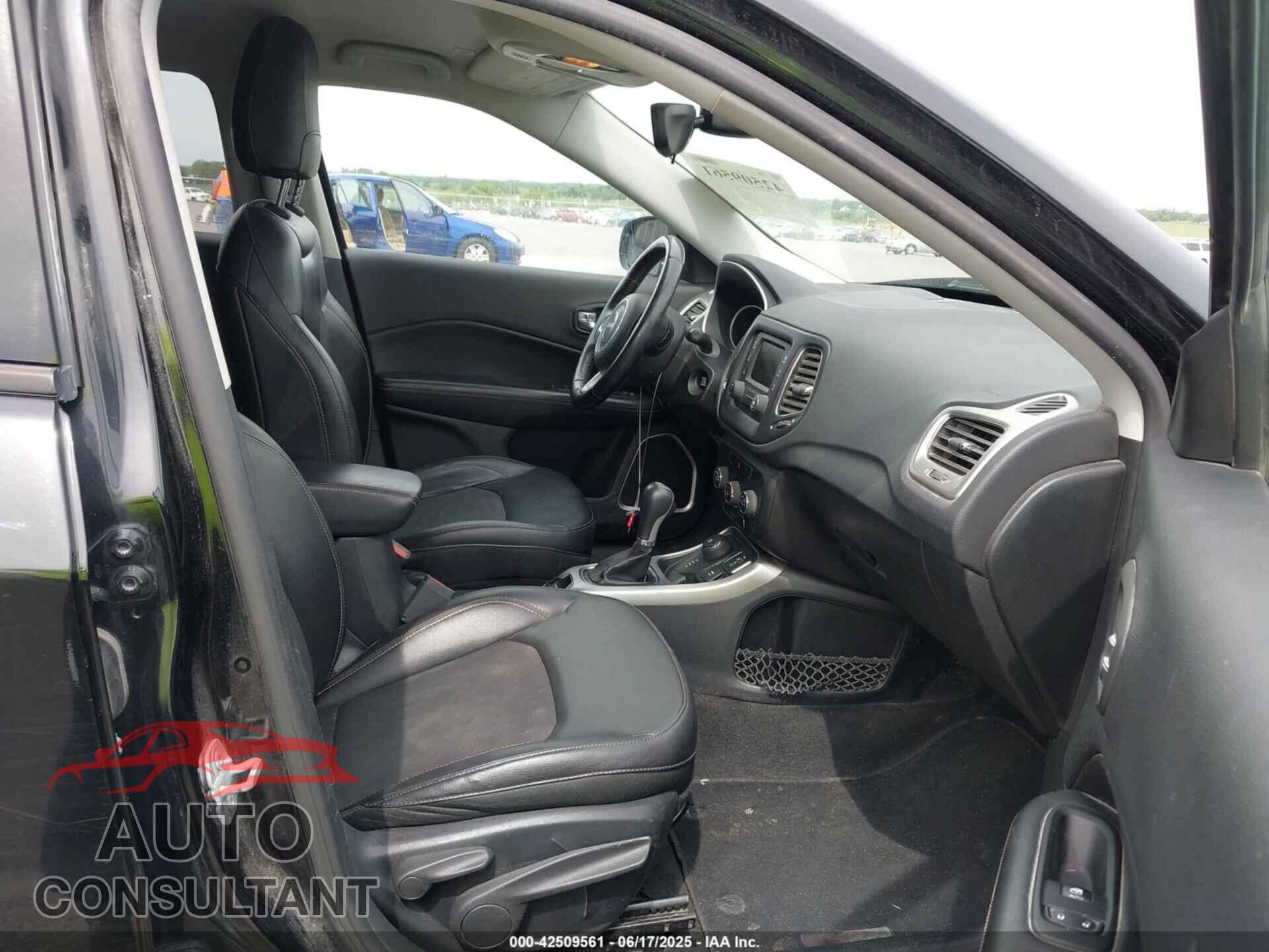 JEEP COMPASS 2018 - 3C4NJDBB7JT232821