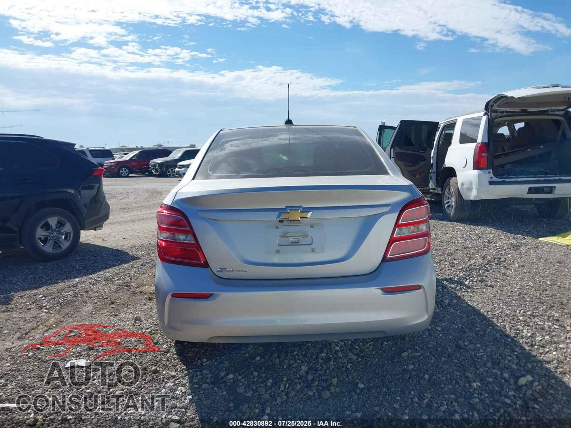 CHEVROLET SONIC 2017 - 1G1JB5SH8H4155018