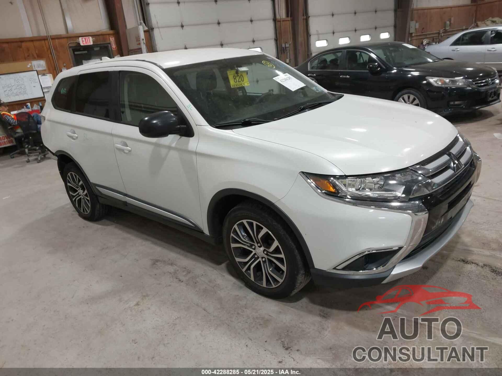 MITSUBISHI OUTLANDER 2018 - JA4AZ2A34JZ008883