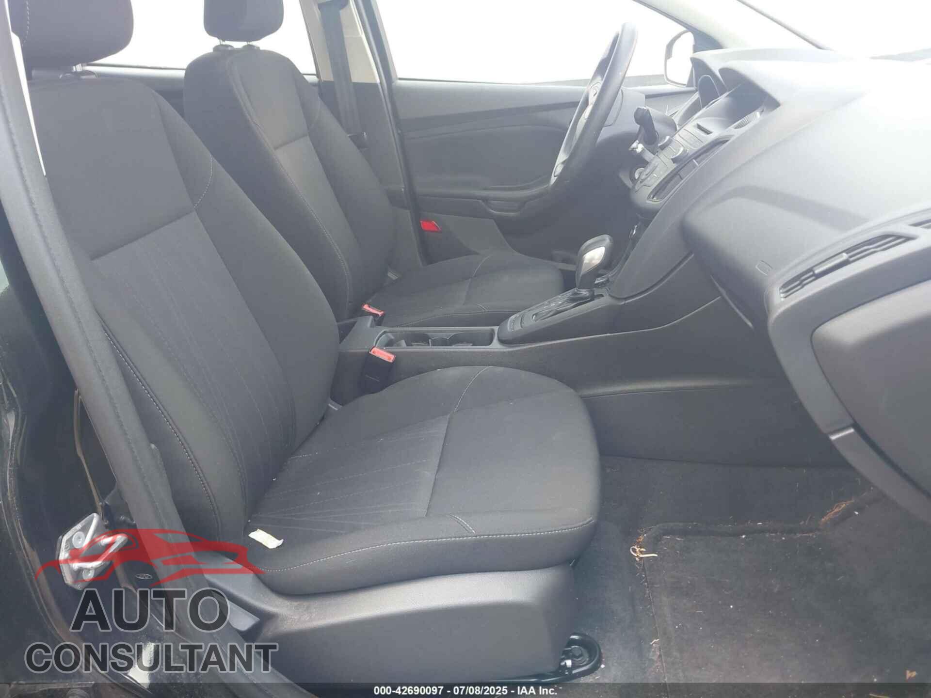 FORD FOCUS 2015 - 1FADP3E20FL280640