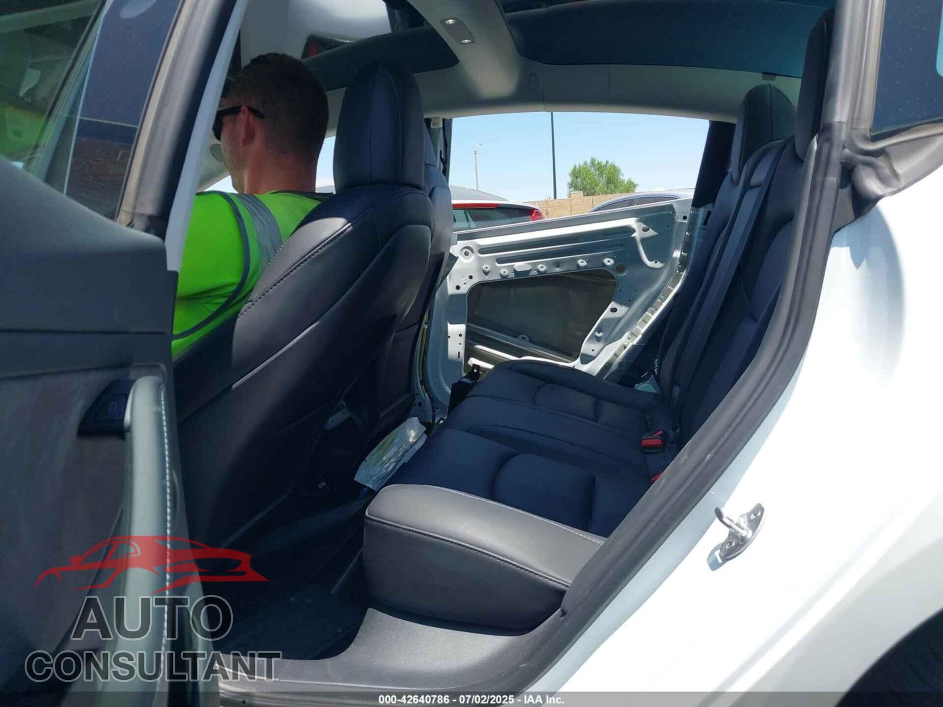 TESLA MODEL 3 2022 - 5YJ3E1EB9NF267595