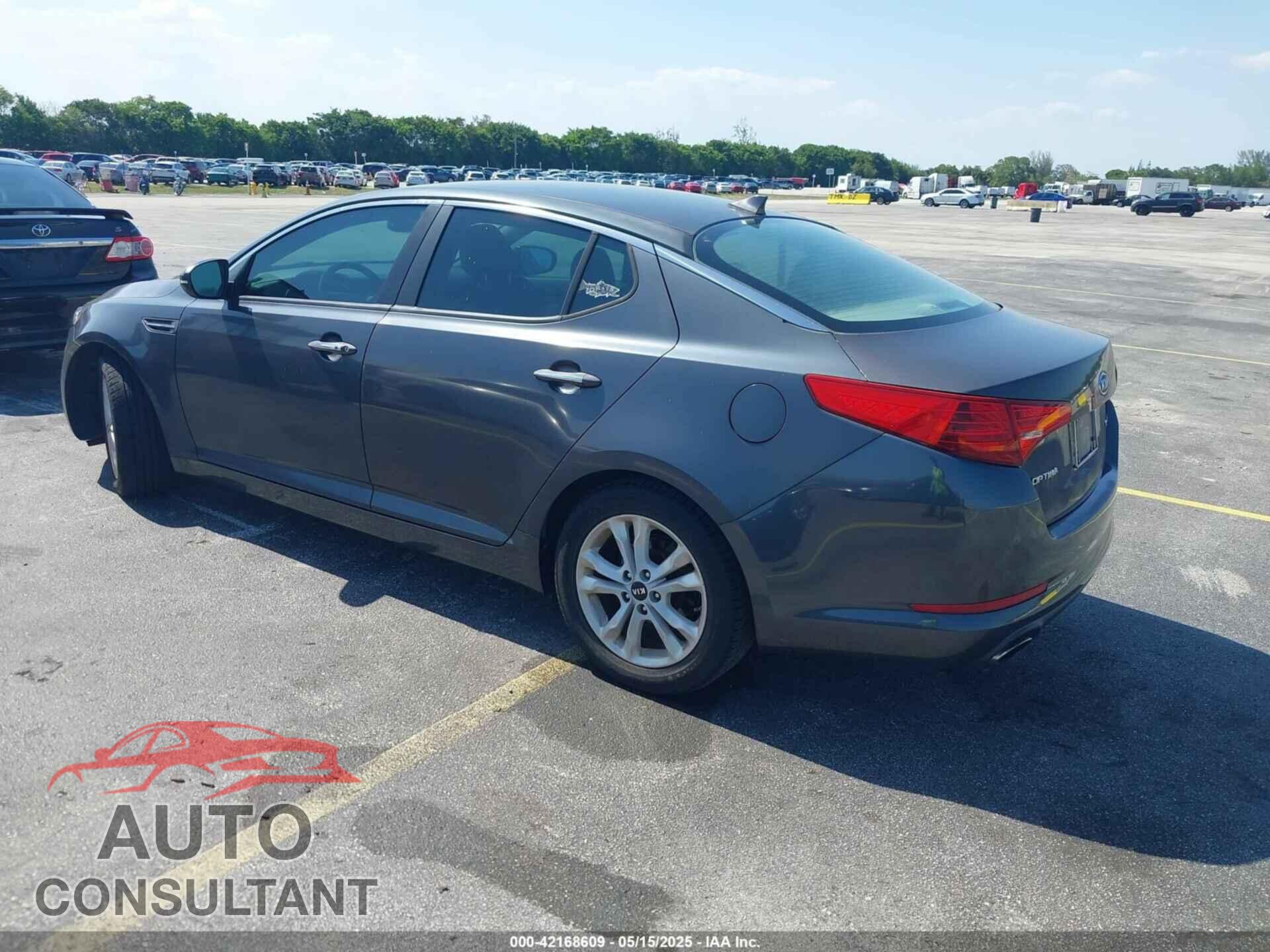 KIA OPTIMA 2011 - KNAGN4A77B5070102