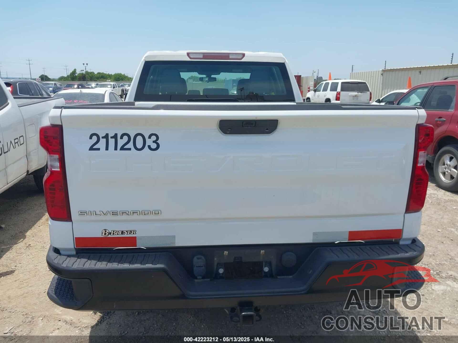 CHEVROLET SILVERADO 1500 2021 - 1GCRYAEF9MZ211203