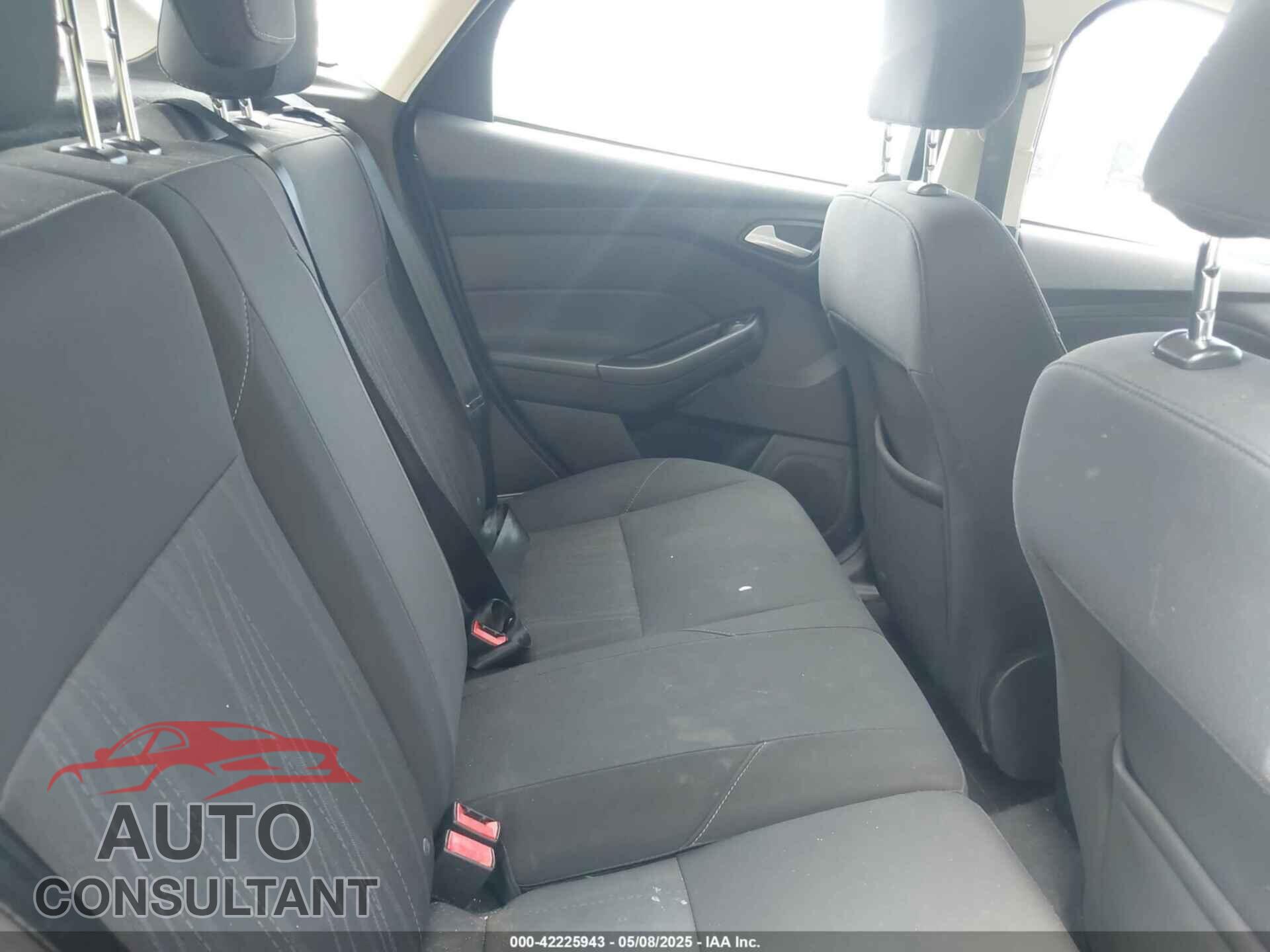 FORD FOCUS 2016 - 1FADP3K26GL227544