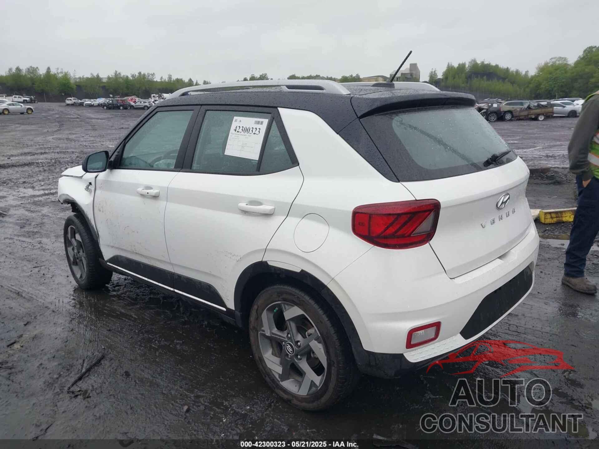 HYUNDAI VENUE 2024 - KMHRC8A33RU327628