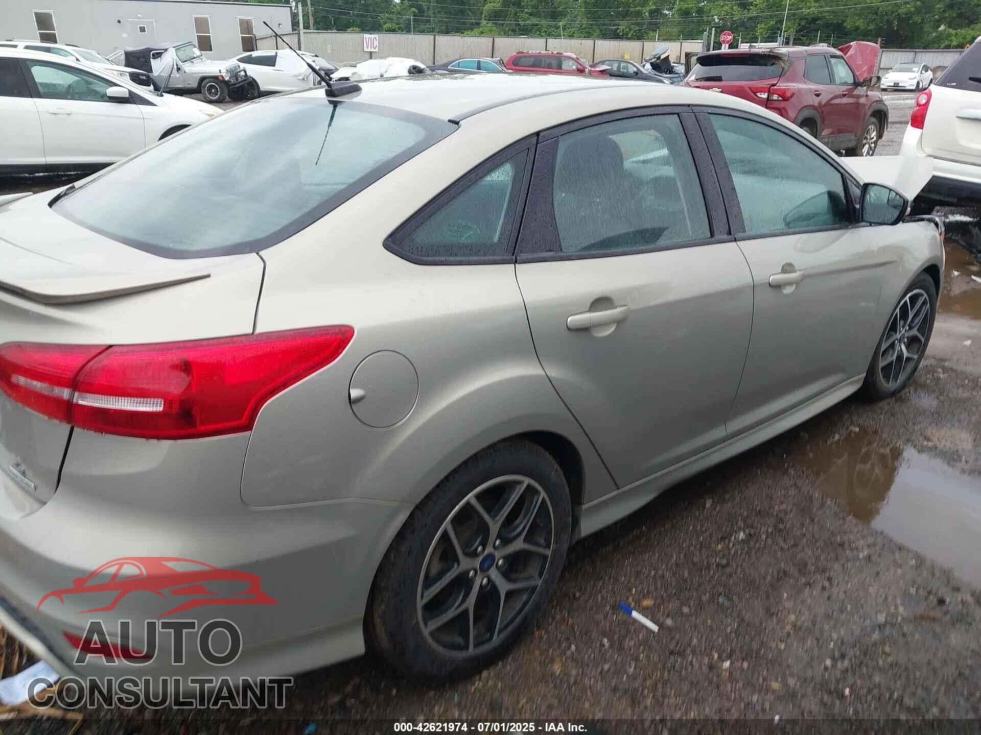 FORD FOCUS 2016 - 1FADP3F26GL359178