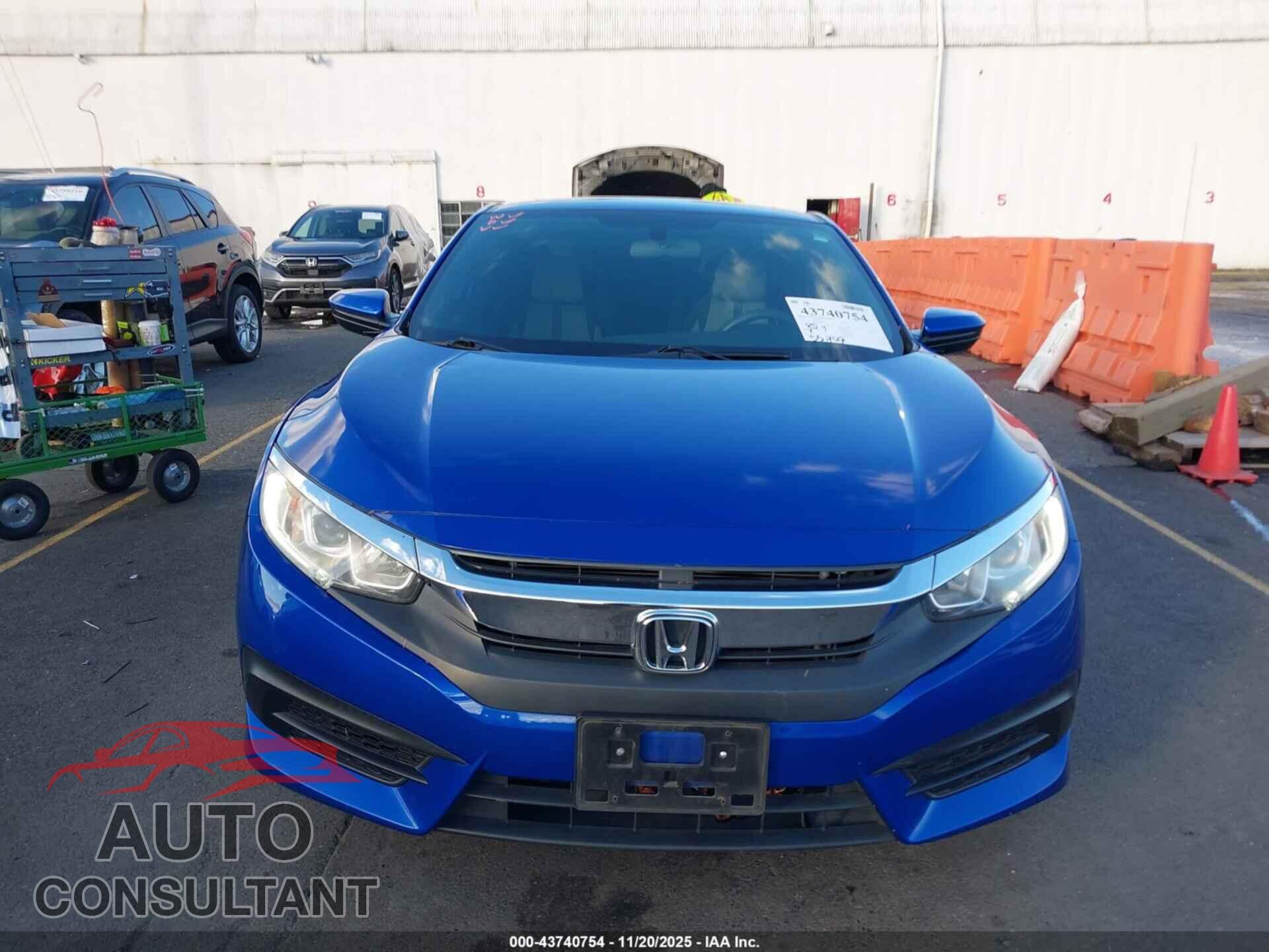 HONDA CIVIC 2018 - 2HGFC4B09JH305551