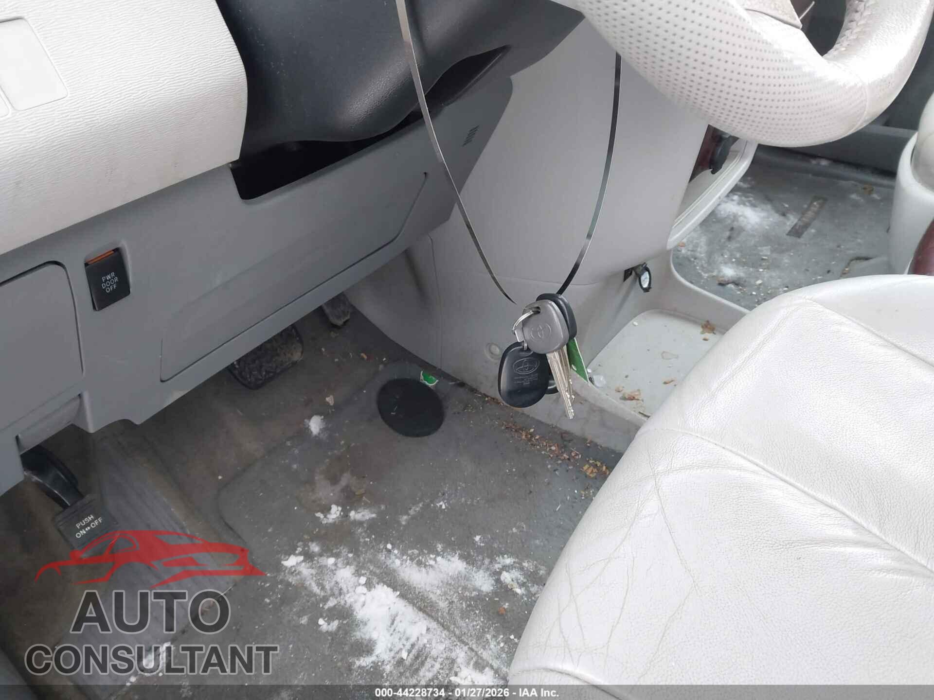TOYOTA SIENNA 2012 - 5TDYK3DC4CS245890