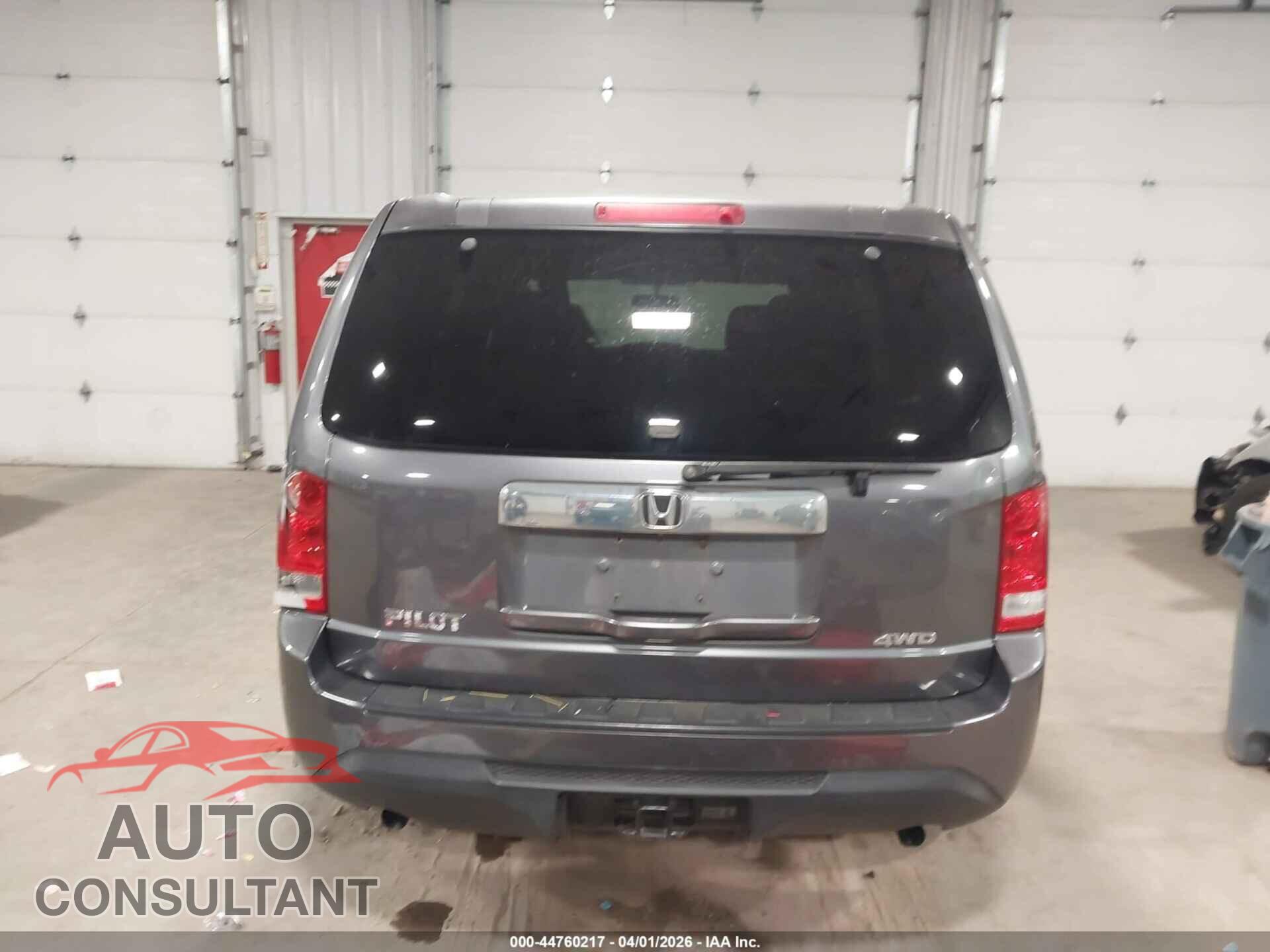 HONDA PILOT 2015 - 5FNYF4H28FB067695