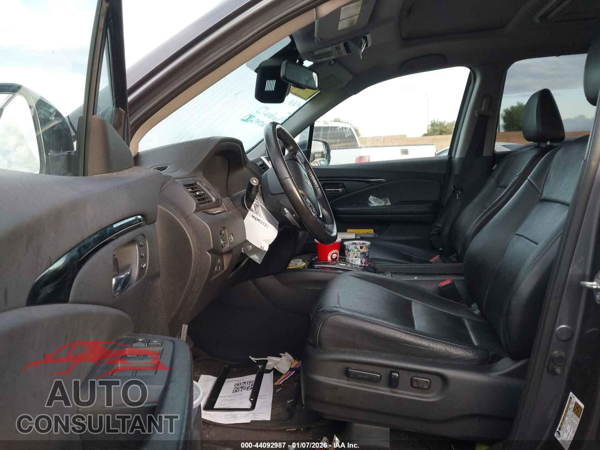 HONDA PILOT 2017 - 5FNYF5H96HB024236