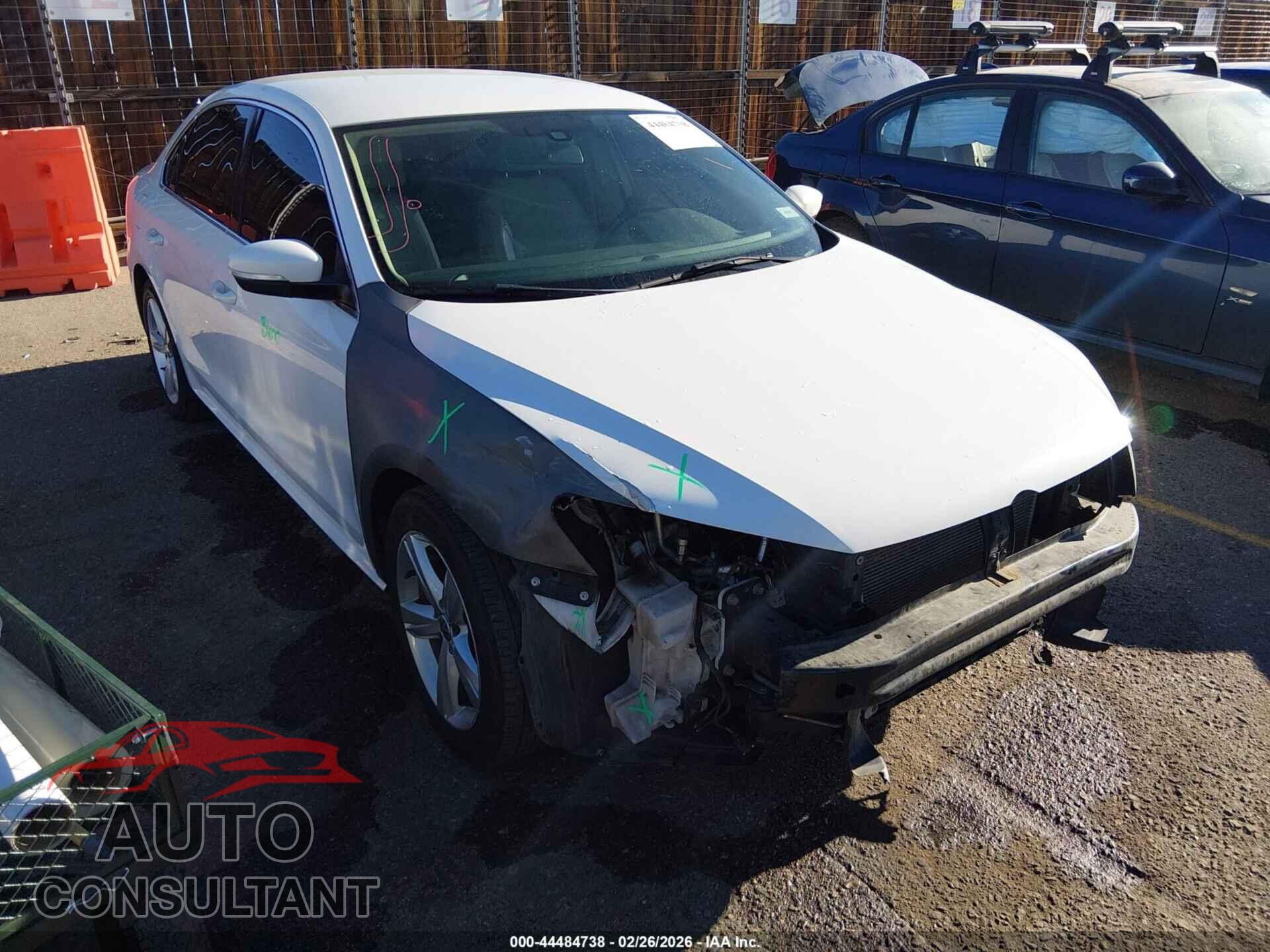 VOLKSWAGEN PASSAT 2015 - 1VWAT7A32FC099051