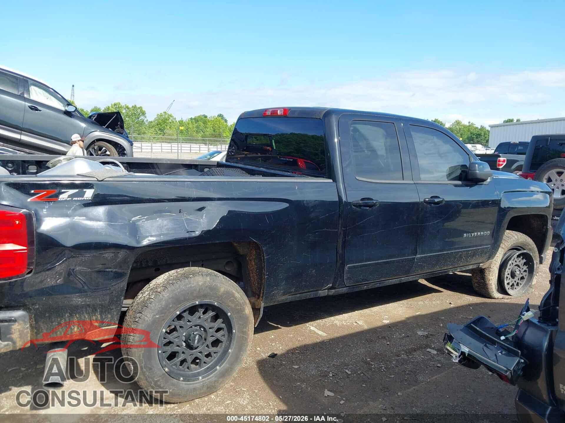 CHEVROLET SILVERADO 1500 2018 - 1GCVKREC5JZ347375