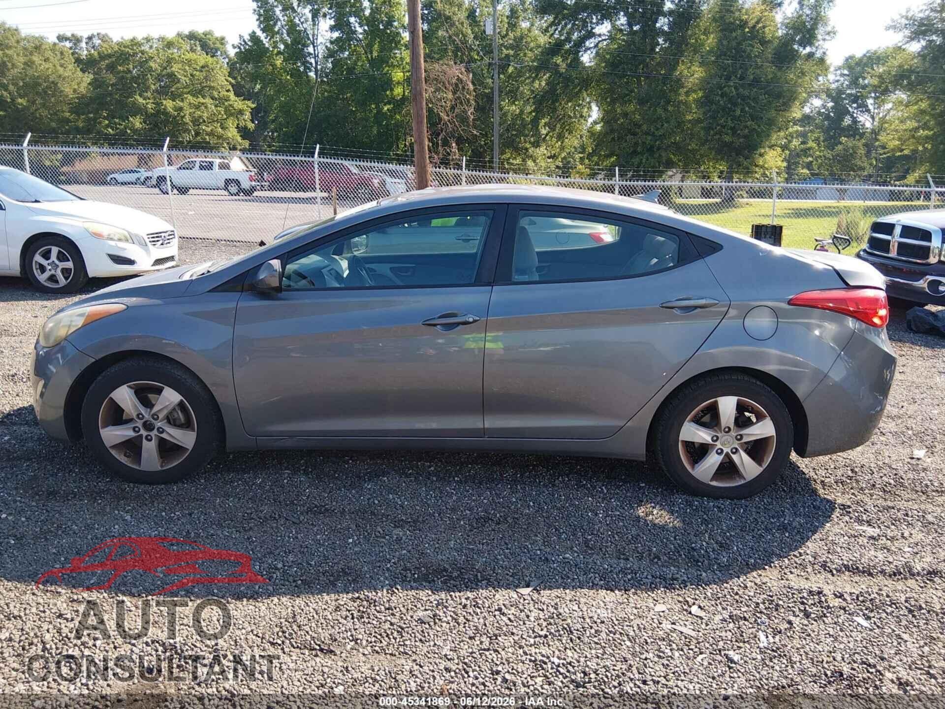 HYUNDAI ELANTRA 2012 - 5NPDH4AE4CH090238
