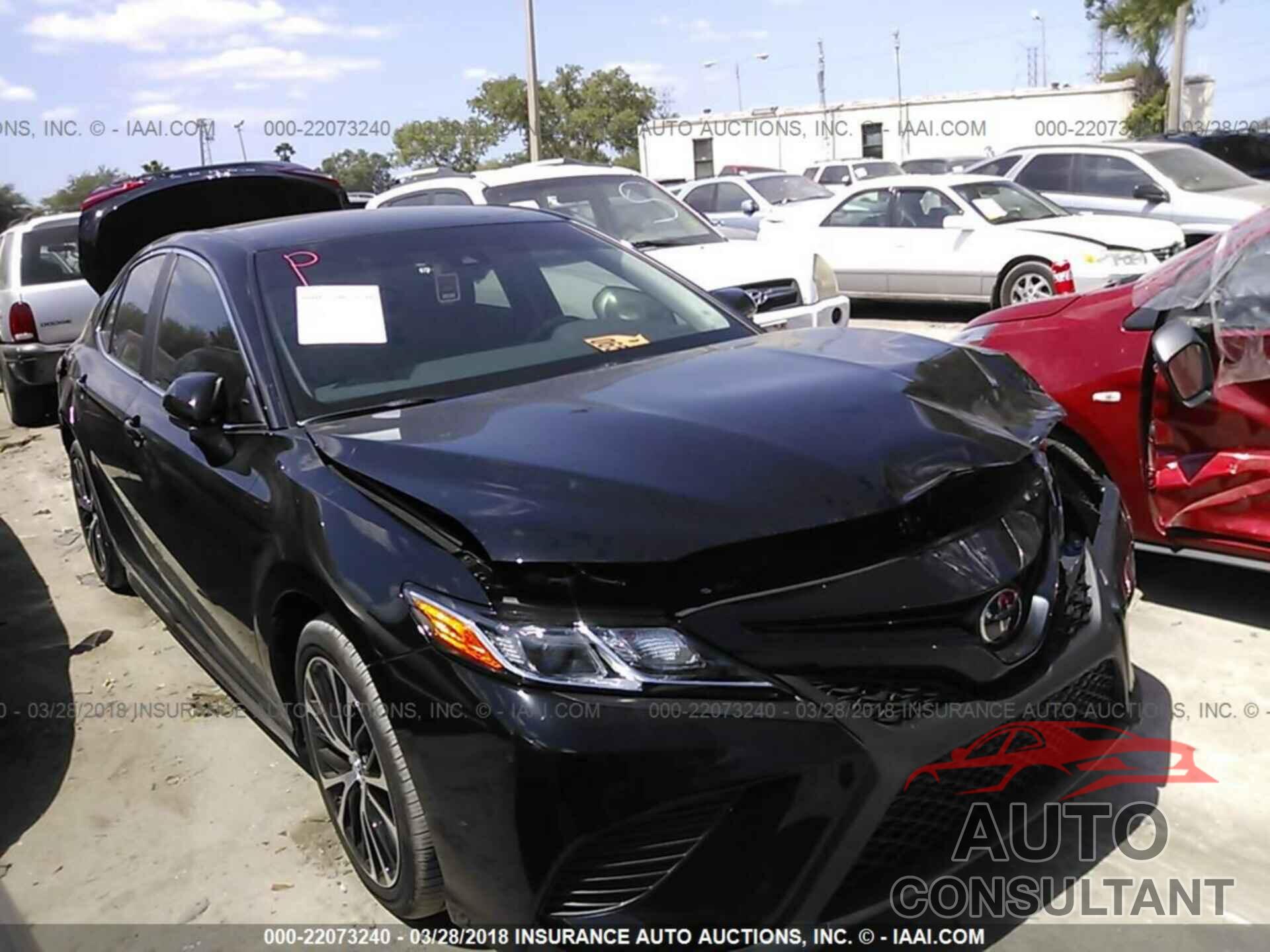 Toyota Camry 2018 - 4T1B11HK3JU044968