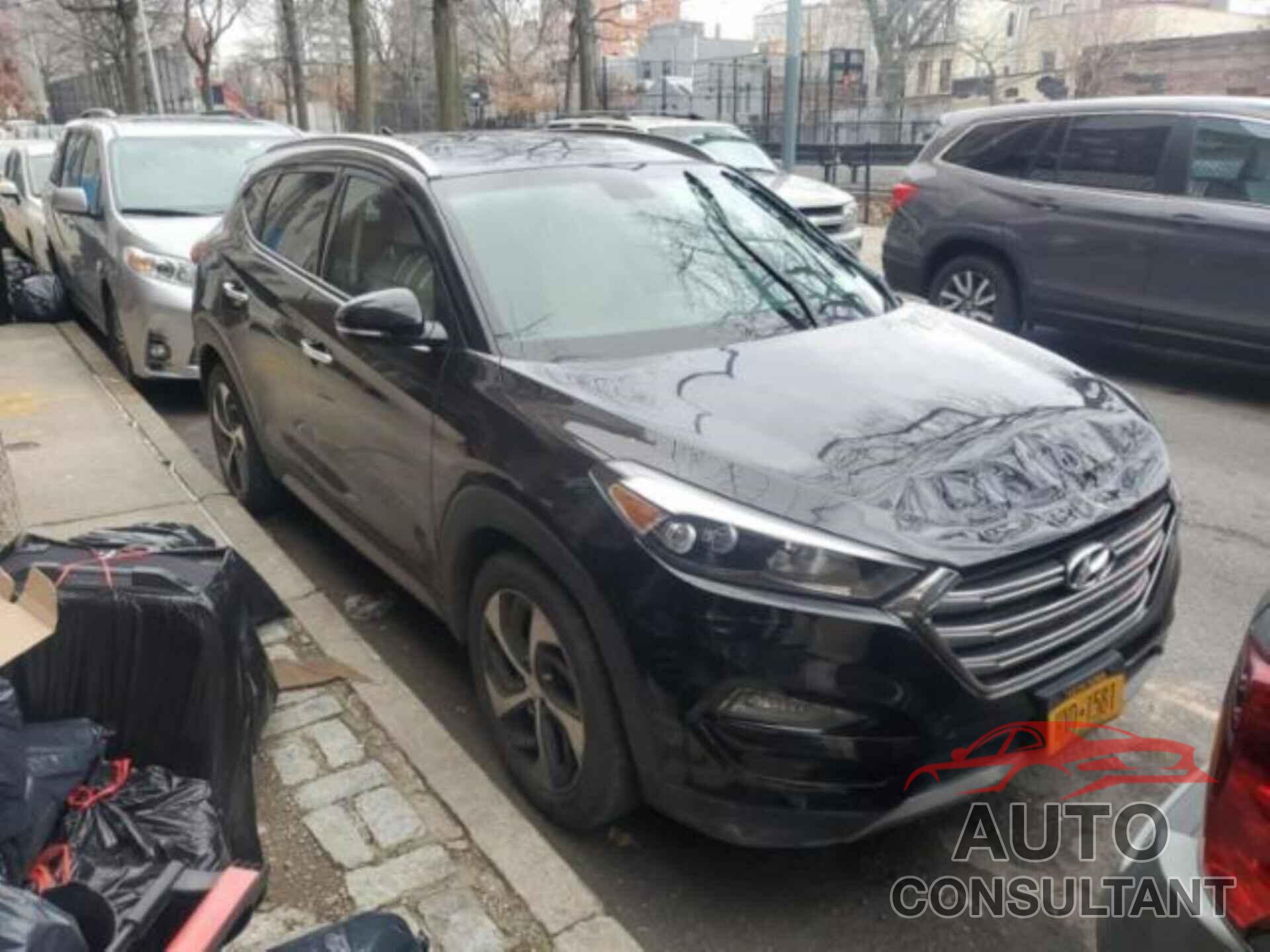 HYUNDAI TUCSON 2017 - KM8J3CA27HU388759