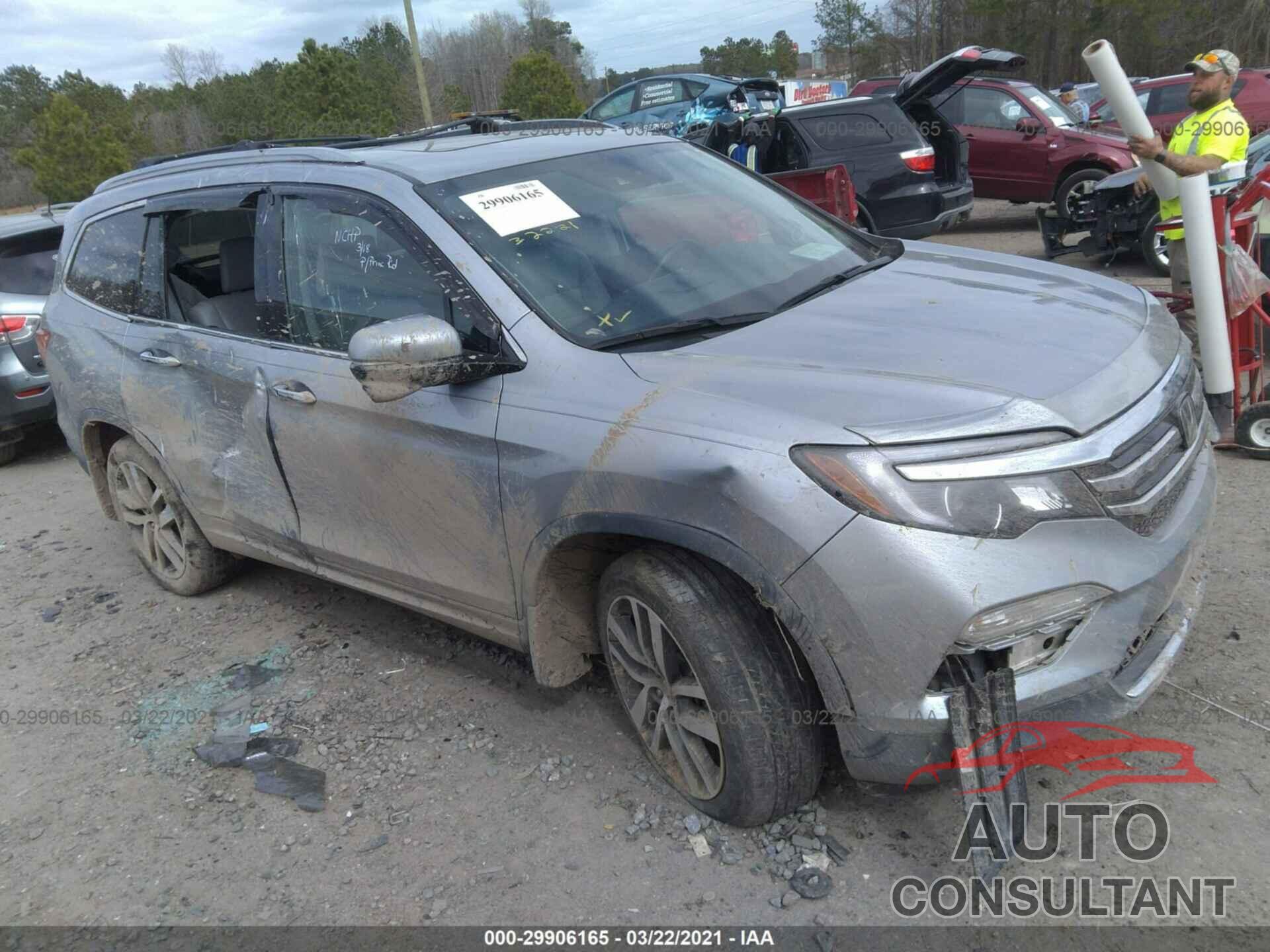 HONDA PILOT 2017 - 5FNYF6H96HB050972