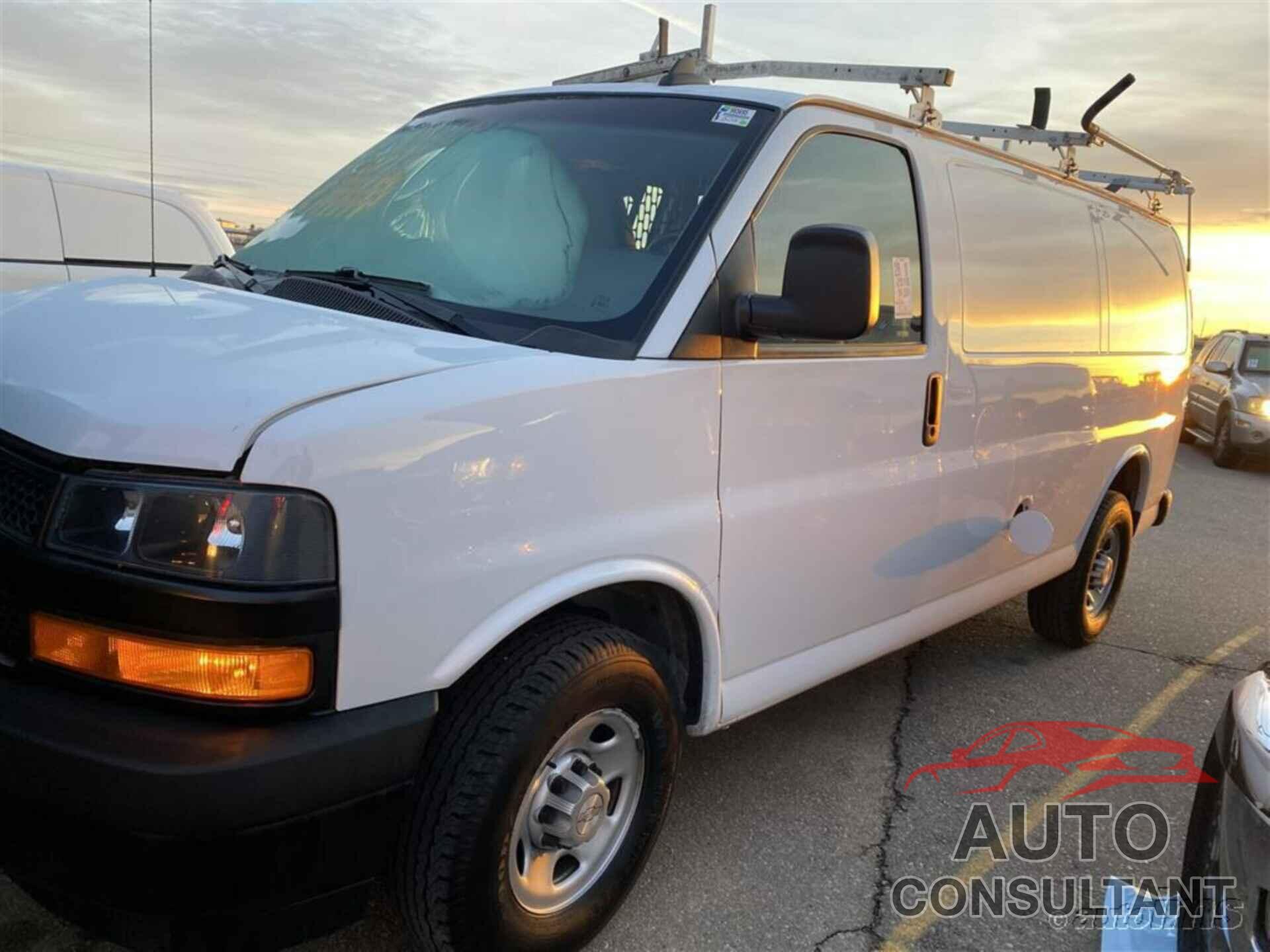 CHEVROLET EXPRESS CARGO VAN 2018 - 1GCWGAFP5J1271289