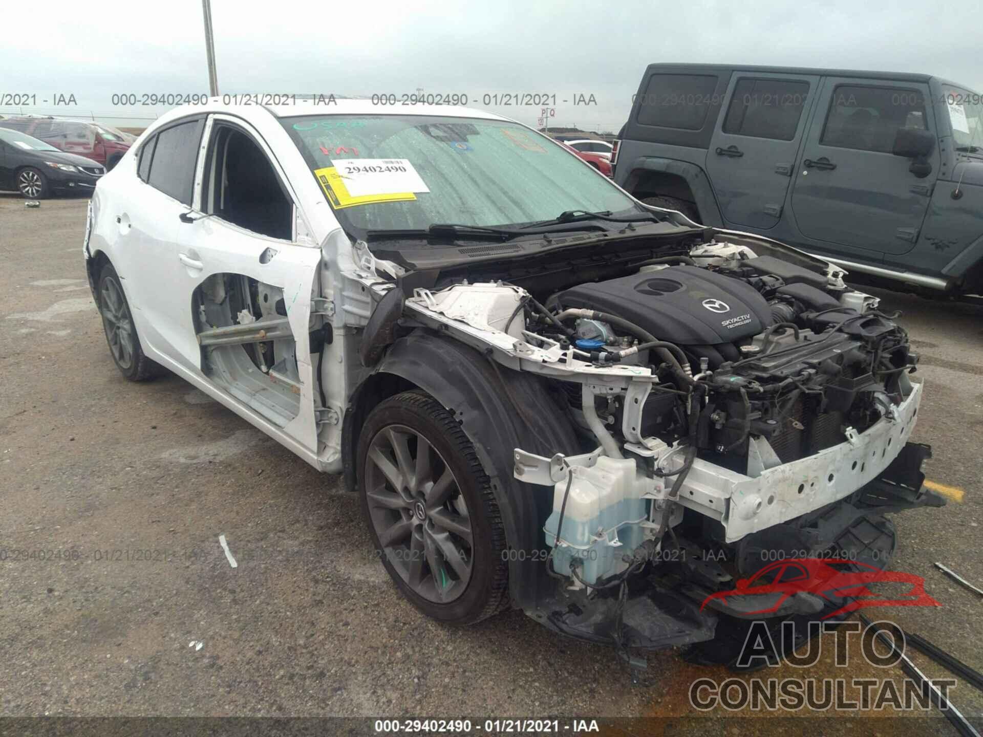 MAZDA MAZDA3 4-DOOR 2018 - 3MZBN1V37JM212957