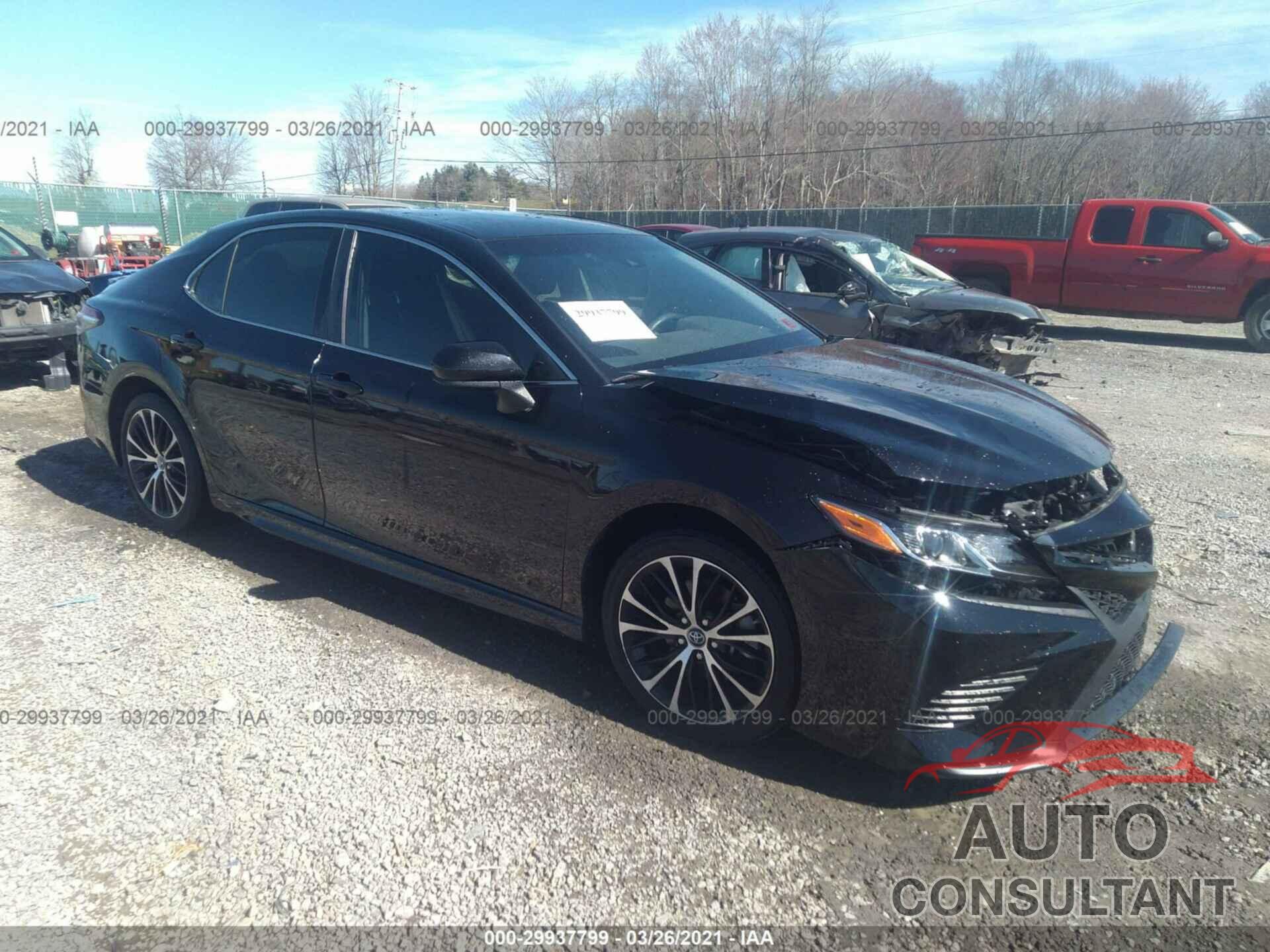 TOYOTA CAMRY 2018 - 4T1B11HK5JU670134