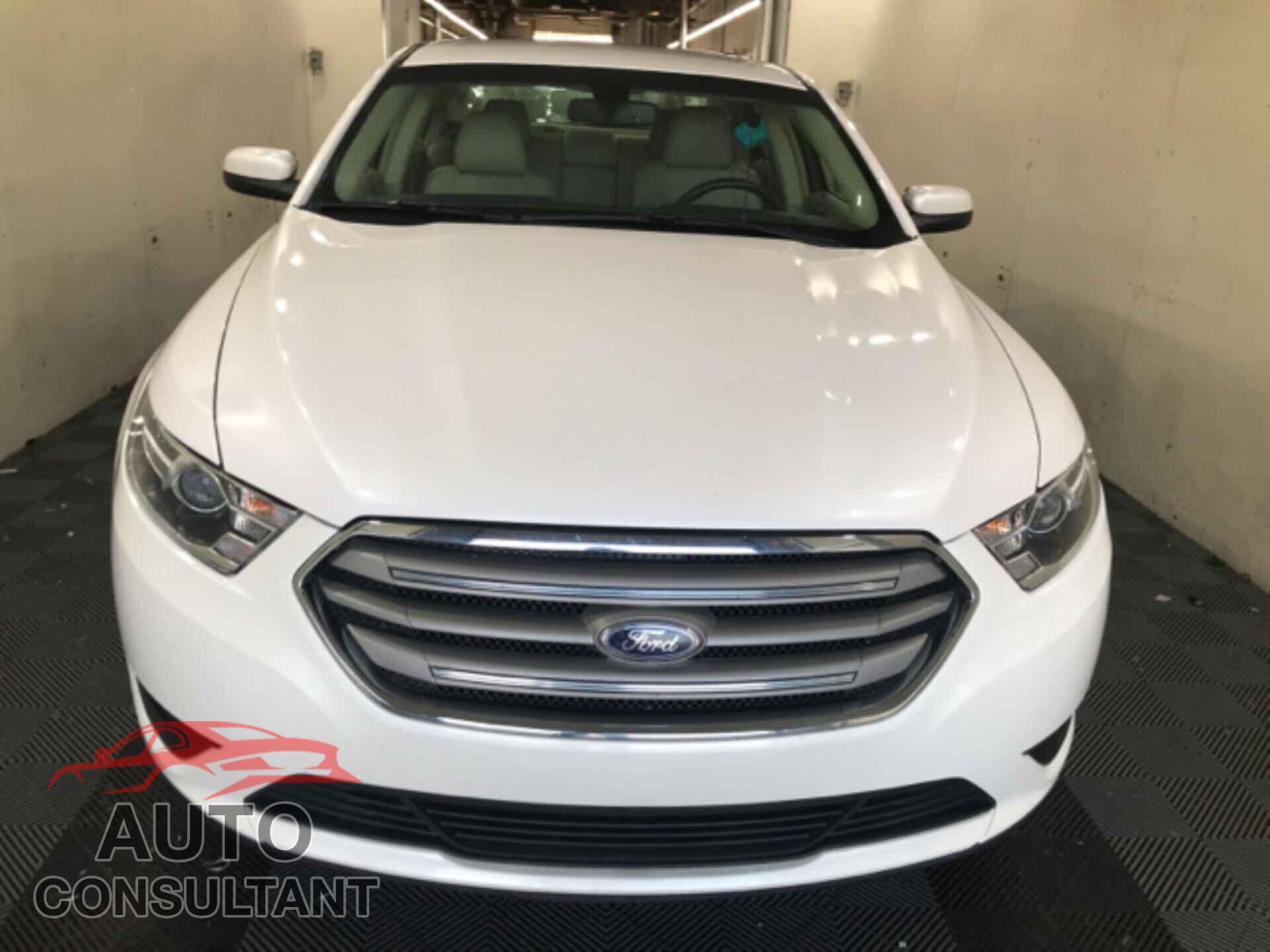 FORD TAURUS 2017 - 1FAHP2E84HG117629