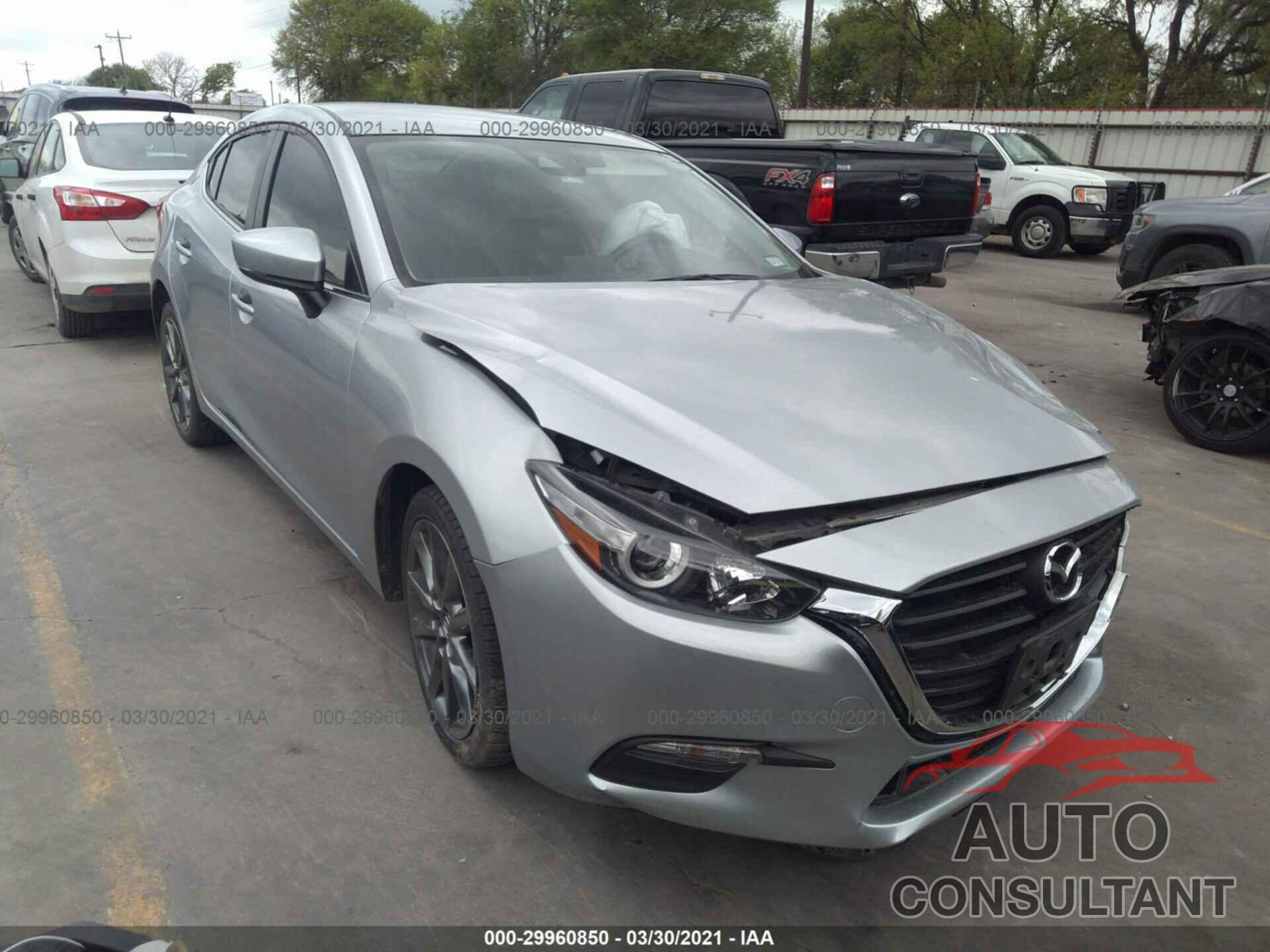 MAZDA MAZDA3 4-DOOR 2018 - 3MZBN1V32JM228211