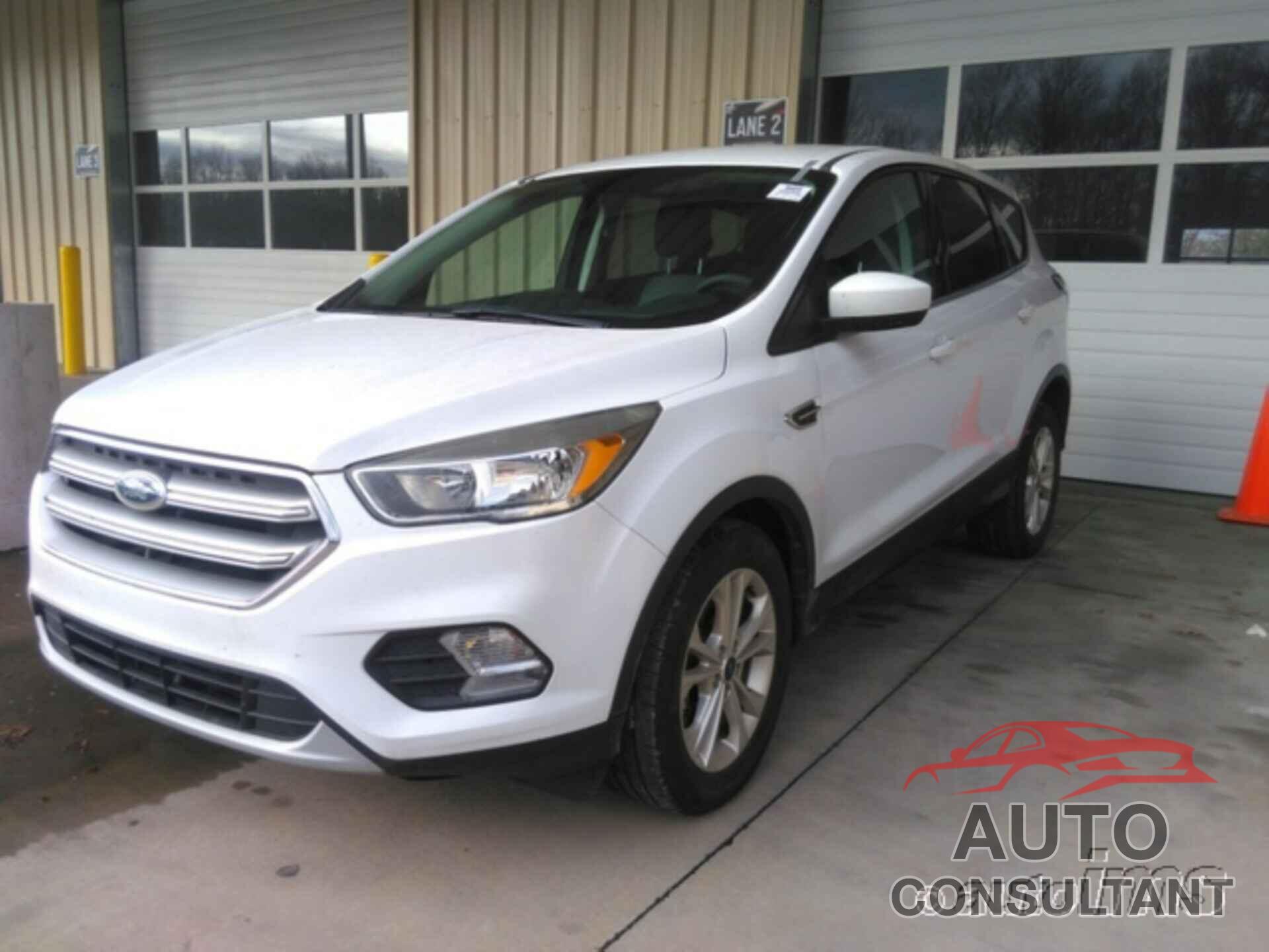 FORD ESCAPE 2017 - 1FMCU0GD8HUD78576