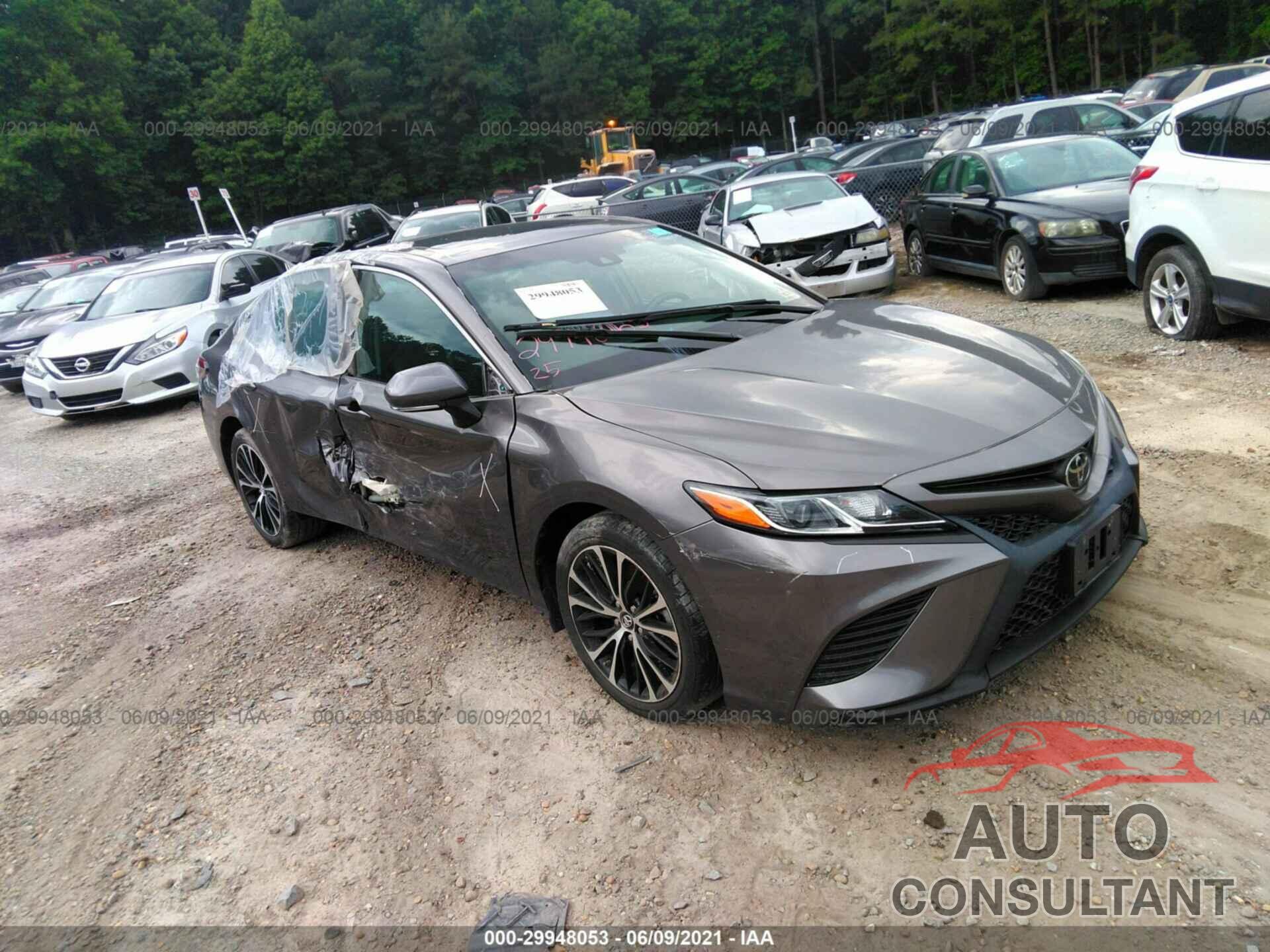 TOYOTA CAMRY 2018 - 4T1B11HK2JU528534