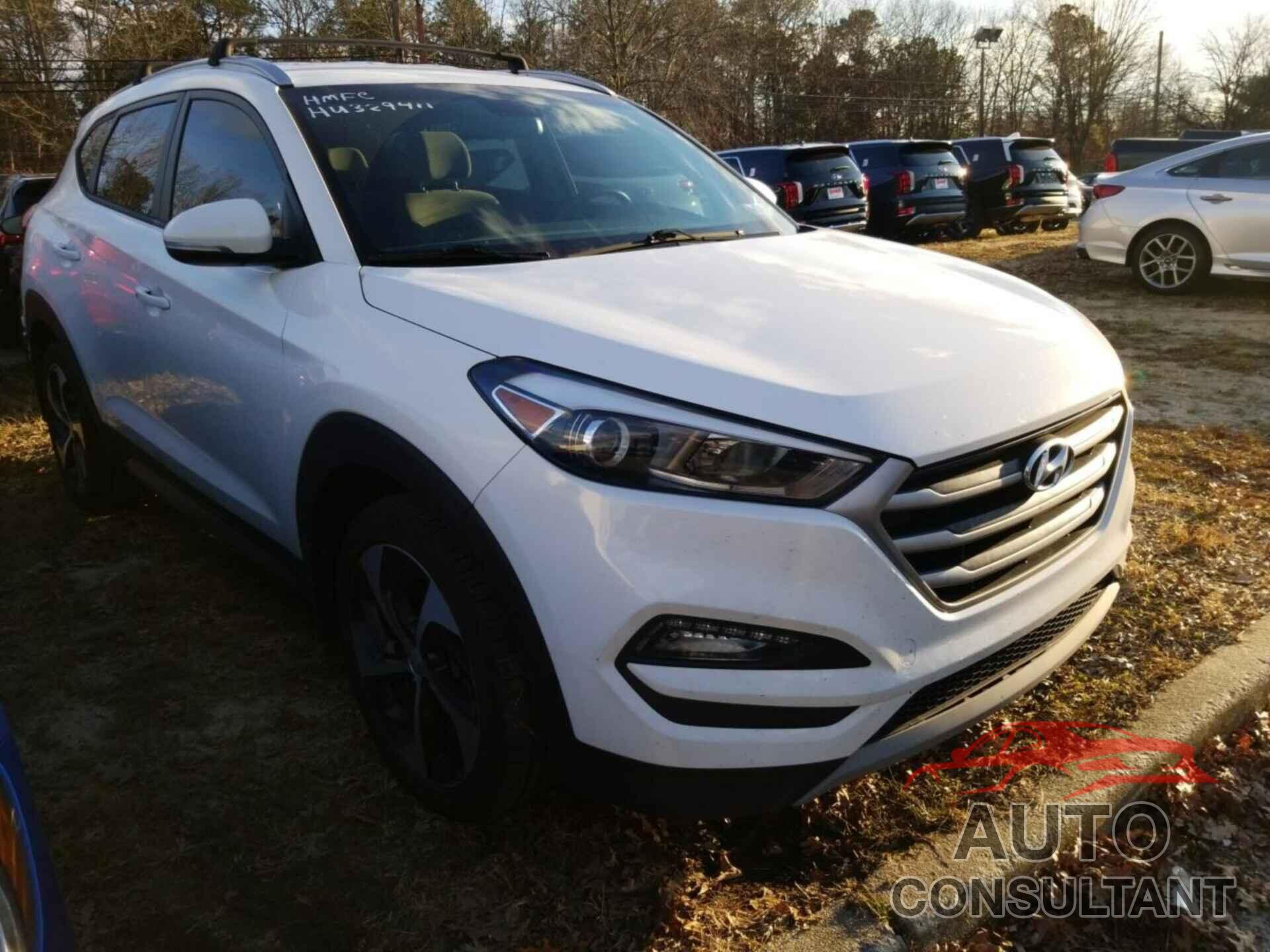 HYUNDAI TUCSON 2017 - KM8J3CA22HU329411