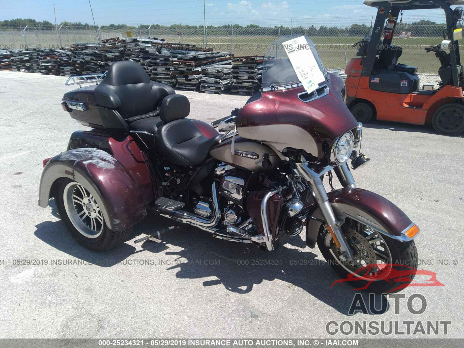 HARLEY-DAVIDSON FLHTCUTG 2018 - 1HD1MAD10JB851916