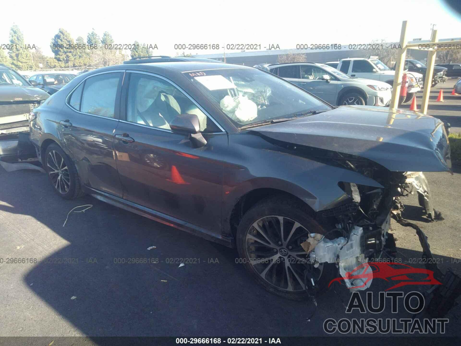 TOYOTA CAMRY 2018 - 4T1B11HK3JU563177