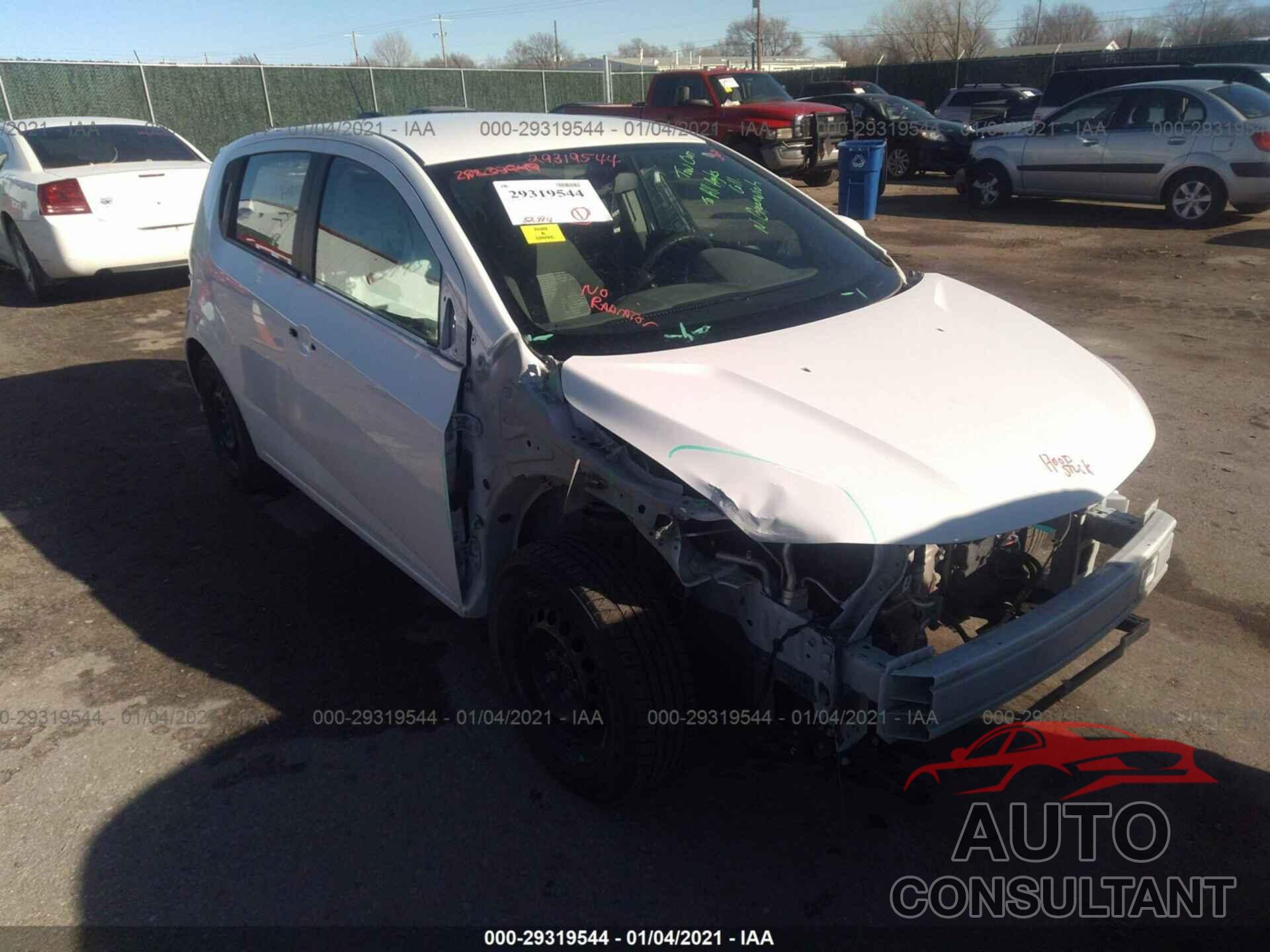 CHEVROLET SONIC 2018 - 1G1JG6SG6J4107375
