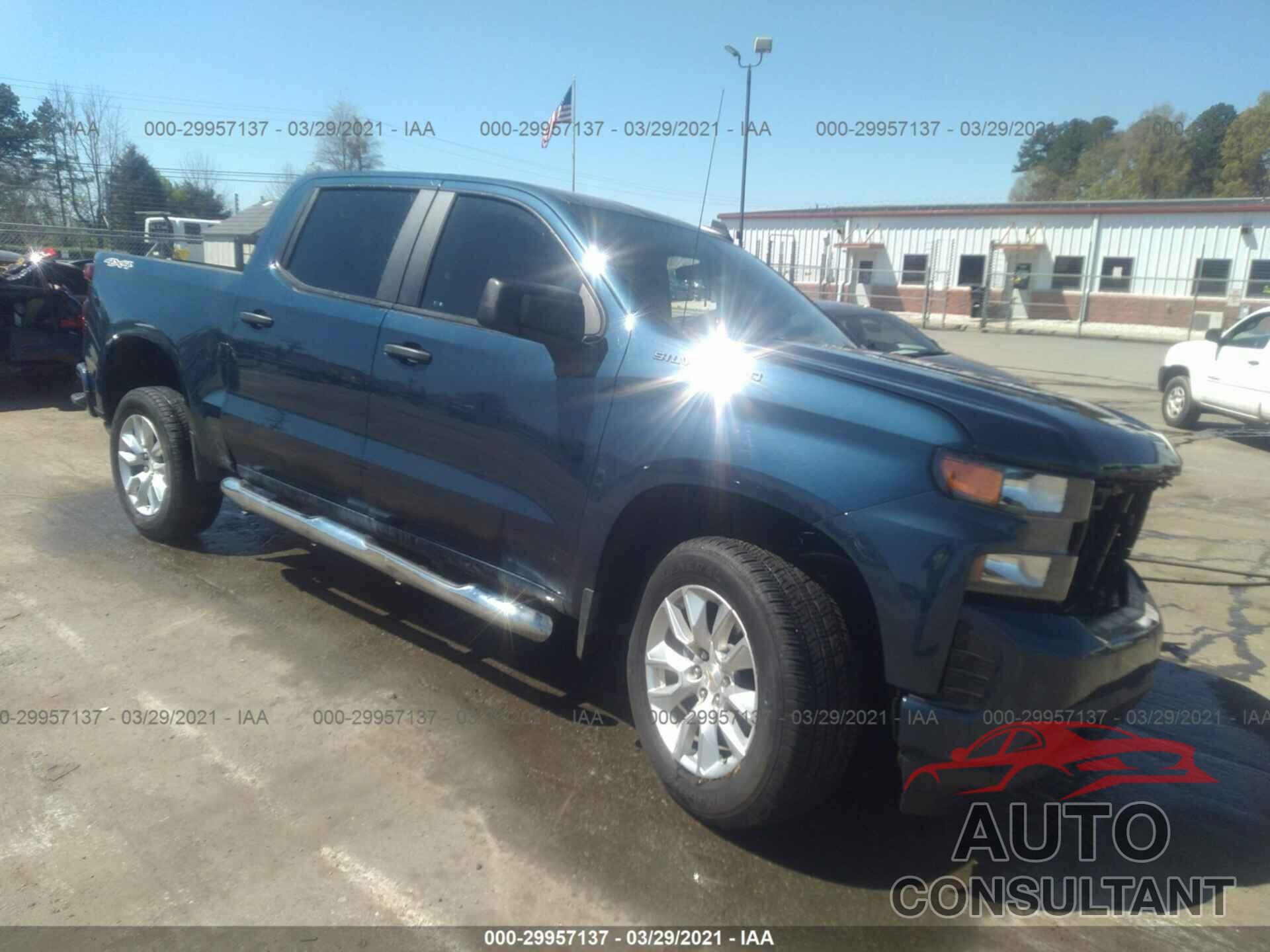 CHEVROLET SILVERADO 1500 2021 - 1GCPYBEH8MZ131485