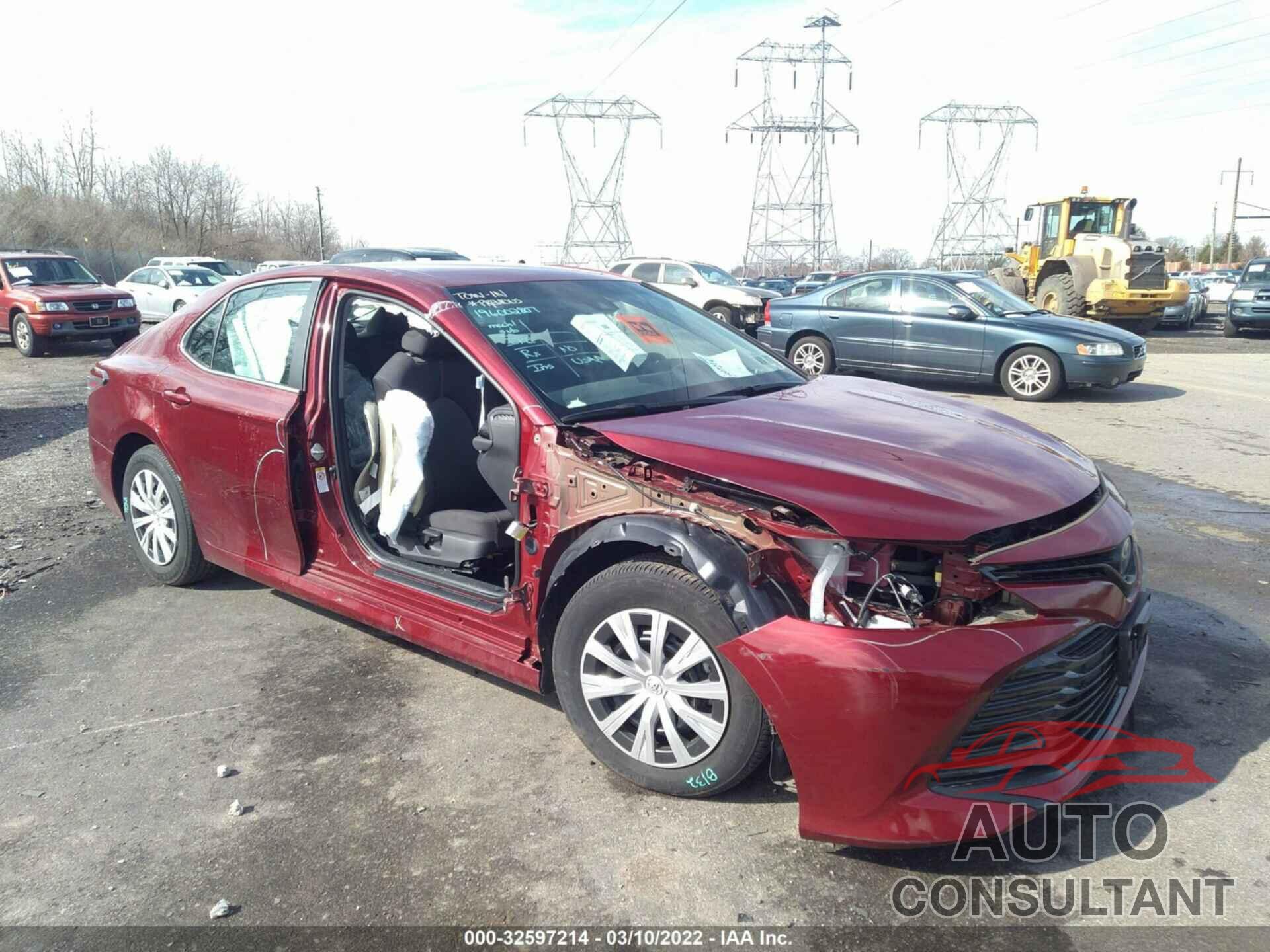 TOYOTA CAMRY 2018 - 4T1B31HK8JU508637