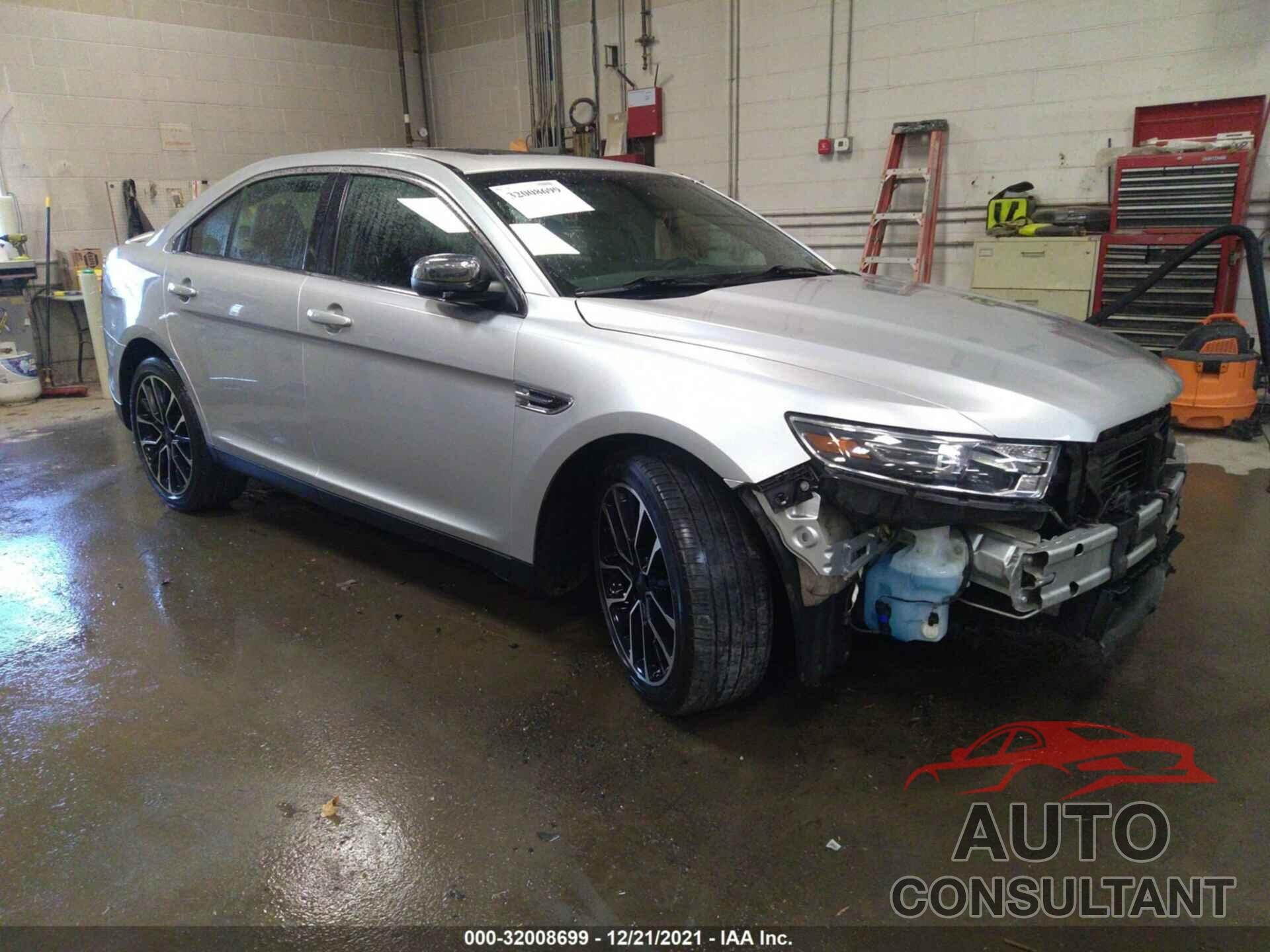 FORD TAURUS 2019 - 1FAHP2J81KG116046