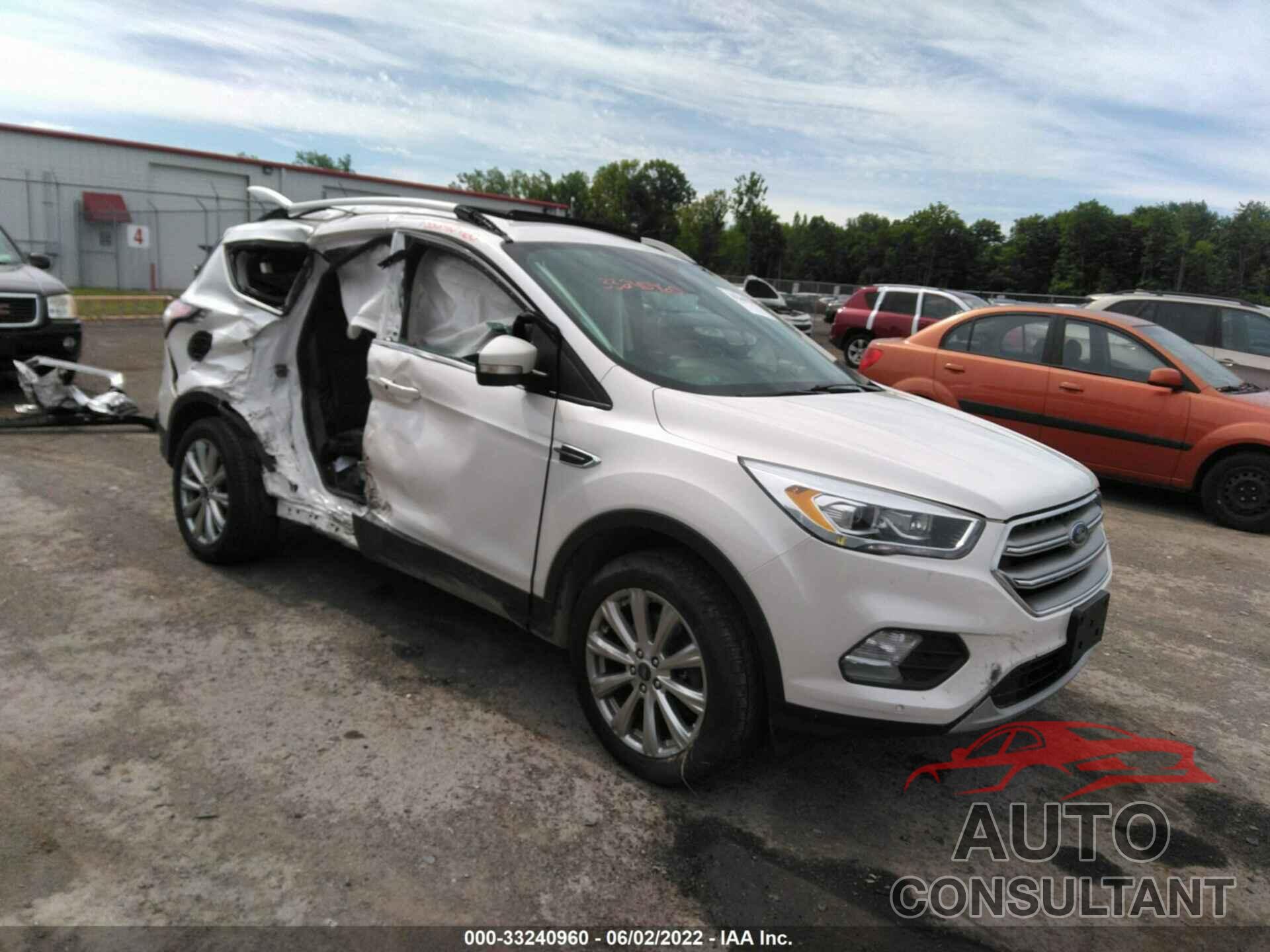 FORD ESCAPE 2017 - 1FMCU9J91HUA34192