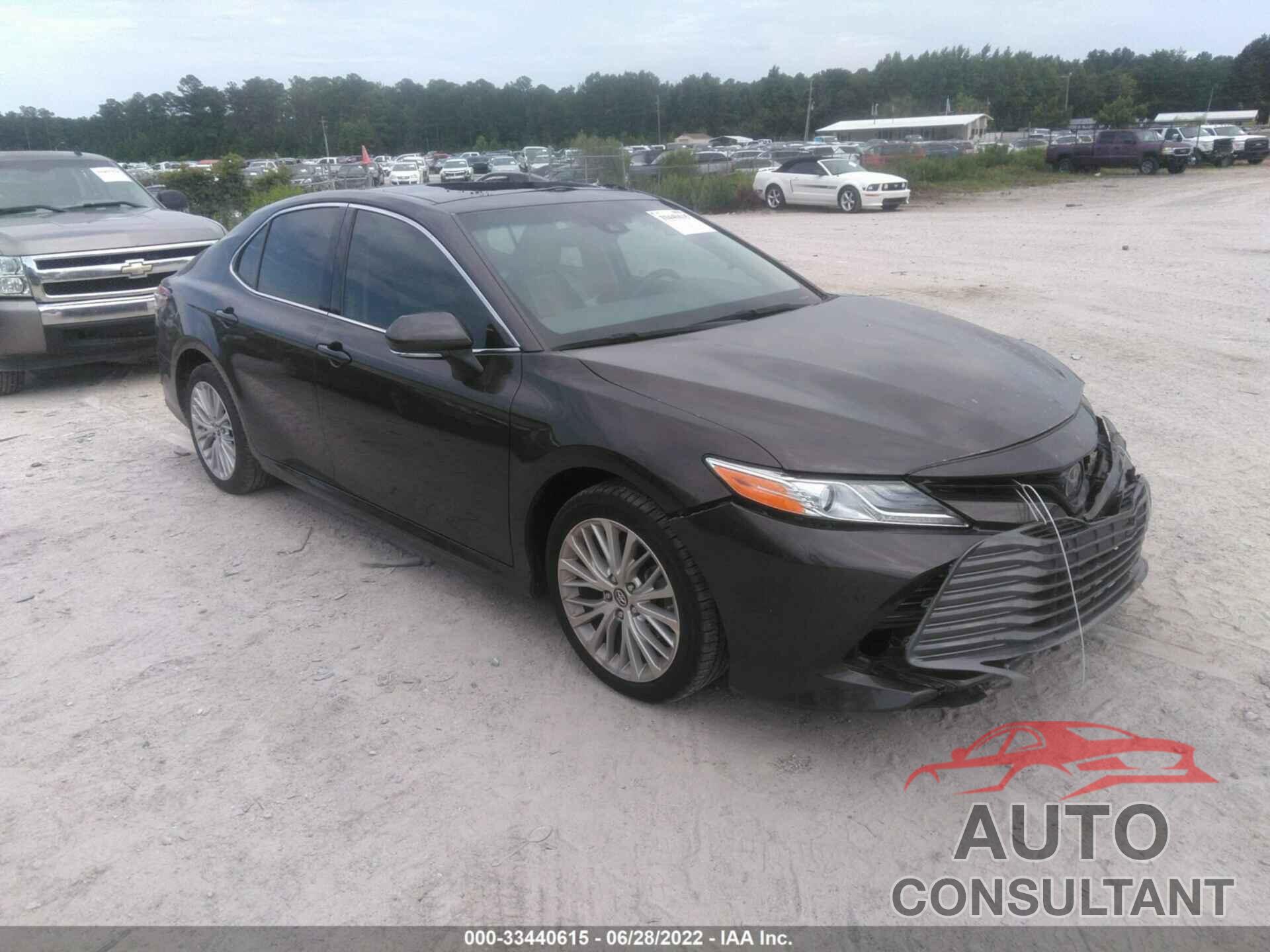 TOYOTA CAMRY 2018 - 4T1B11HK5JU135076