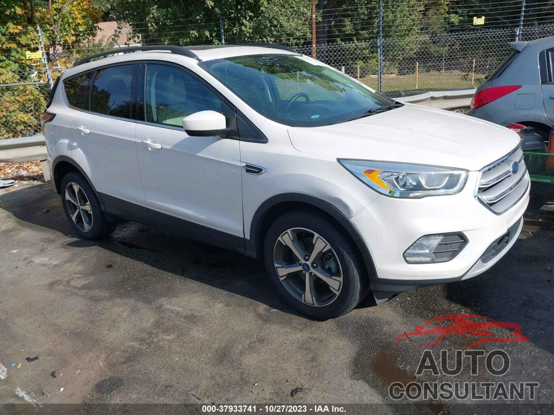 FORD ESCAPE 2018 - 1FMCU9HDXJUA34143