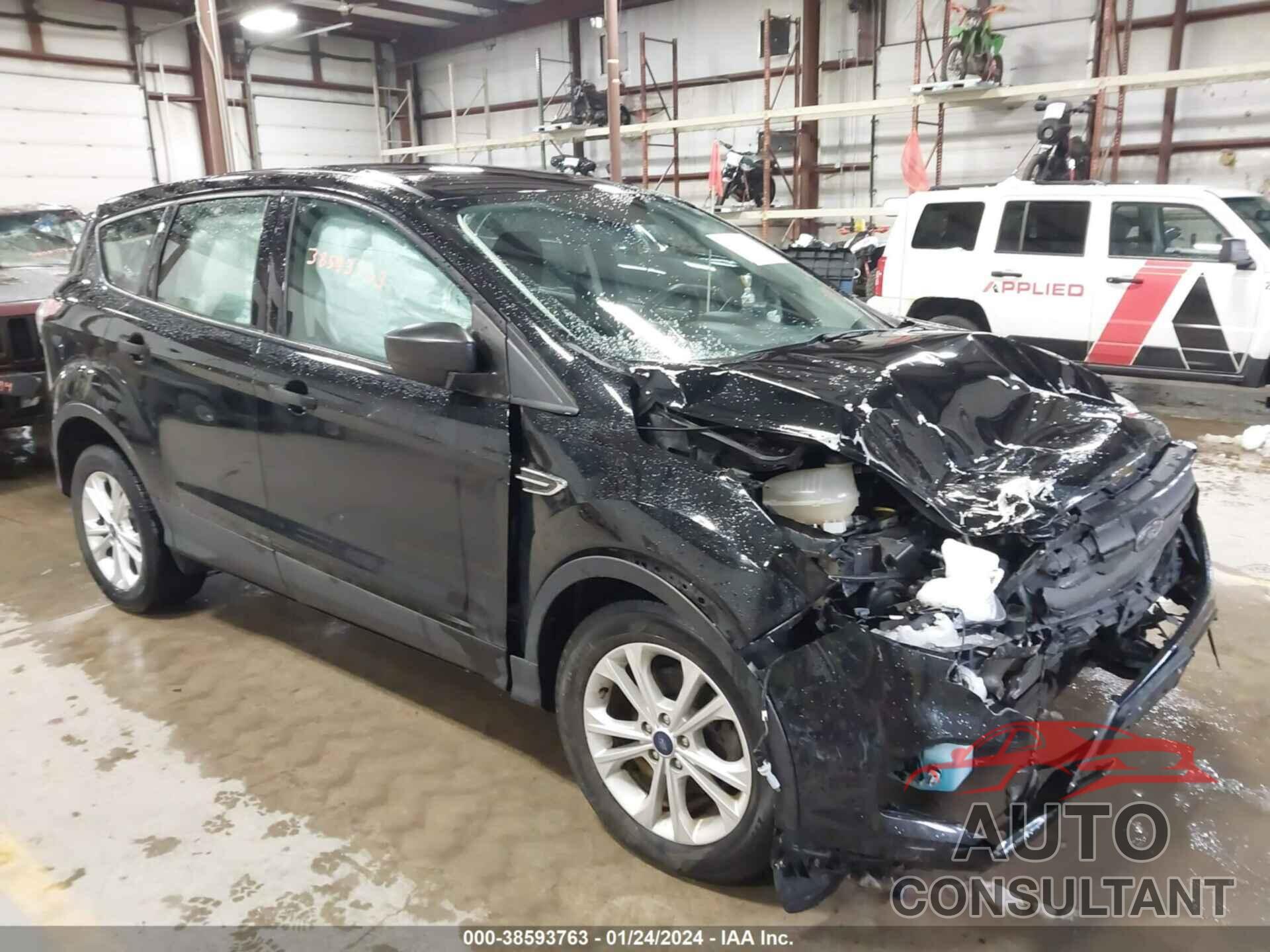 FORD ESCAPE 2017 - 1FMCU0F77HUD37366
