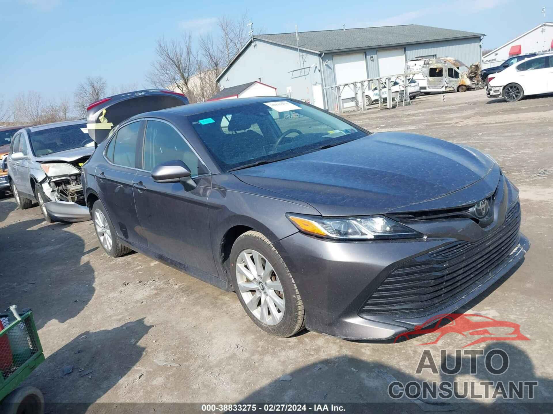 TOYOTA CAMRY 2018 - 4T1B11HK3JU046638