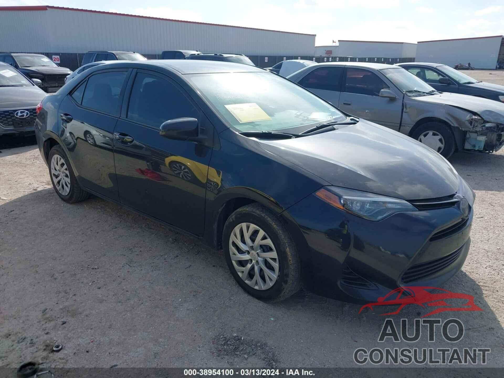 TOYOTA COROLLA 2018 - 5YFBURHE2JP827393