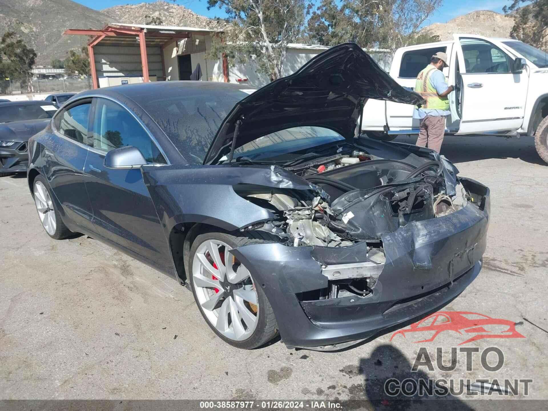 TESLA MODEL 3 2018 - 5YJ3E1EB3JF083165