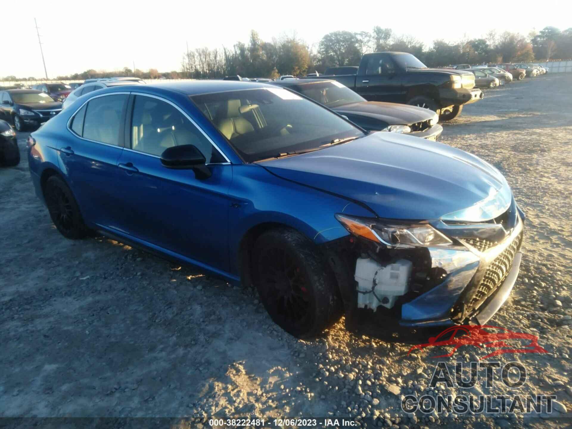TOYOTA CAMRY 2018 - 4T1B11HK0JU148186