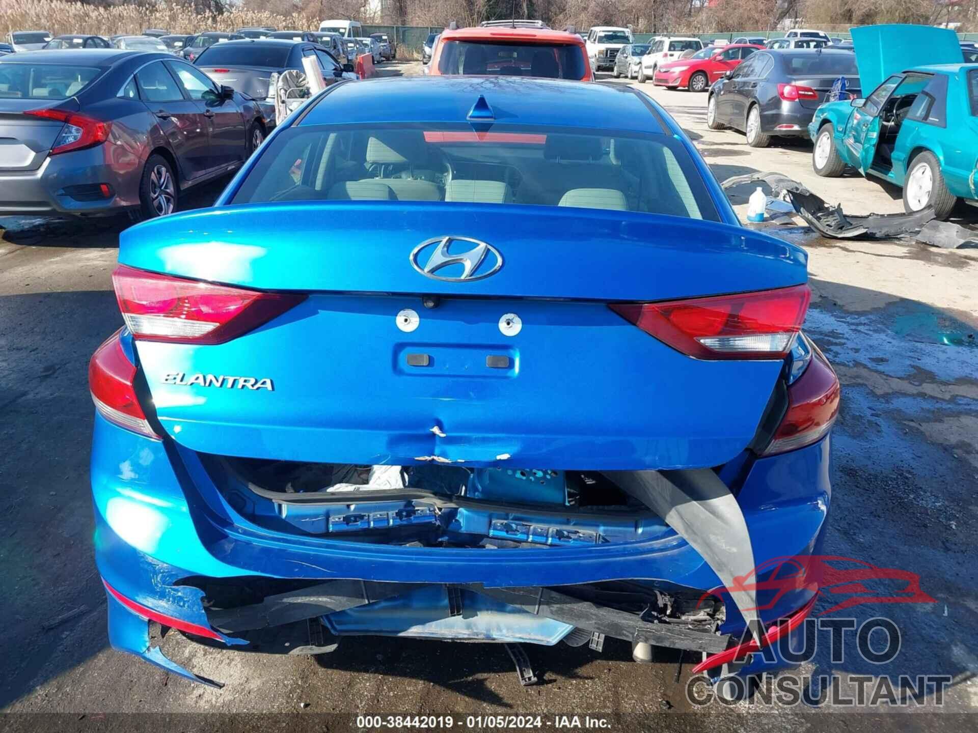 HYUNDAI ELANTRA 2017 - KMHD84LF4HU224602