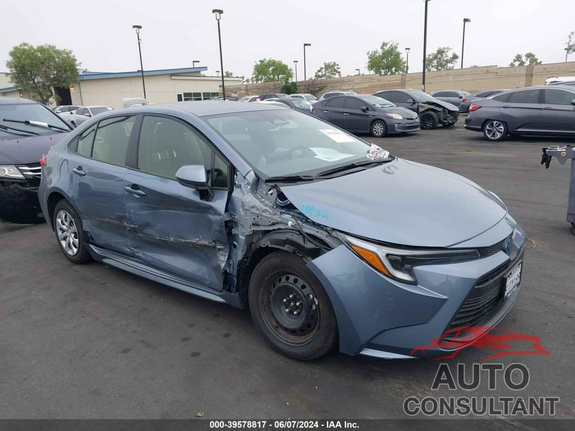TOYOTA COROLLA 2024 - JTDBCMFE8R3028506