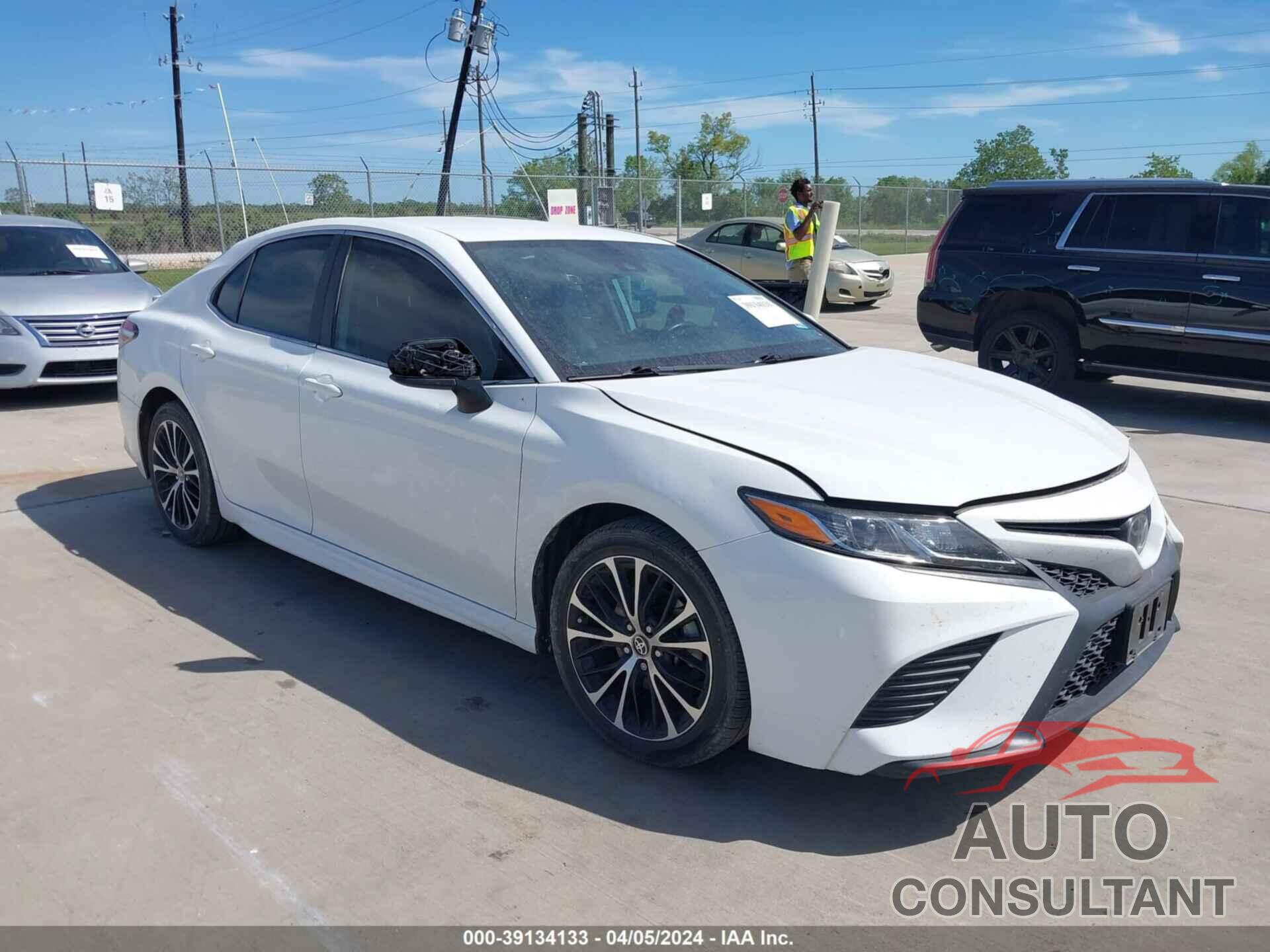 TOYOTA CAMRY 2020 - 4T1G11AK7LU366953