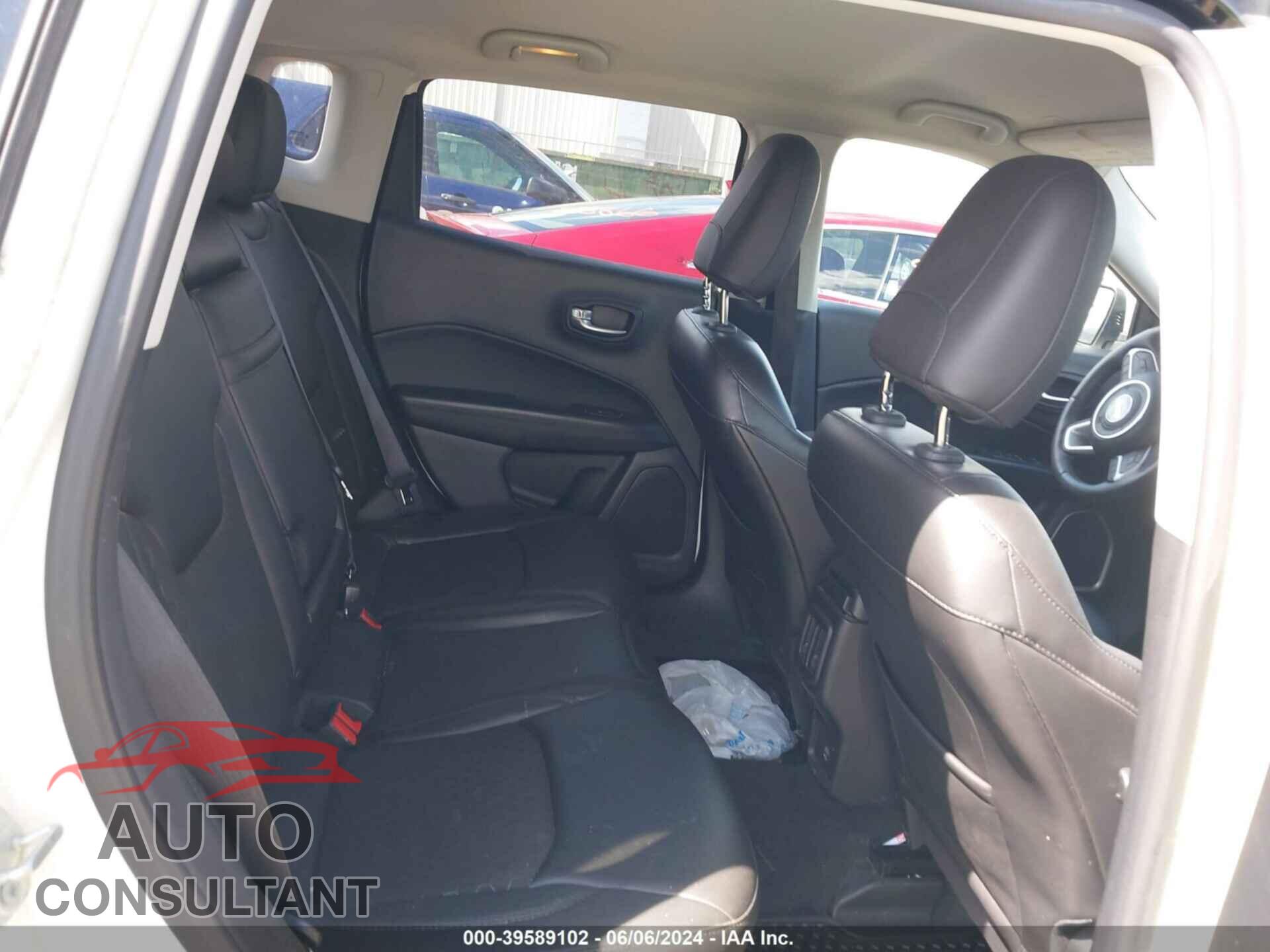 JEEP COMPASS 2018 - 3C4NJDBB4JT320385