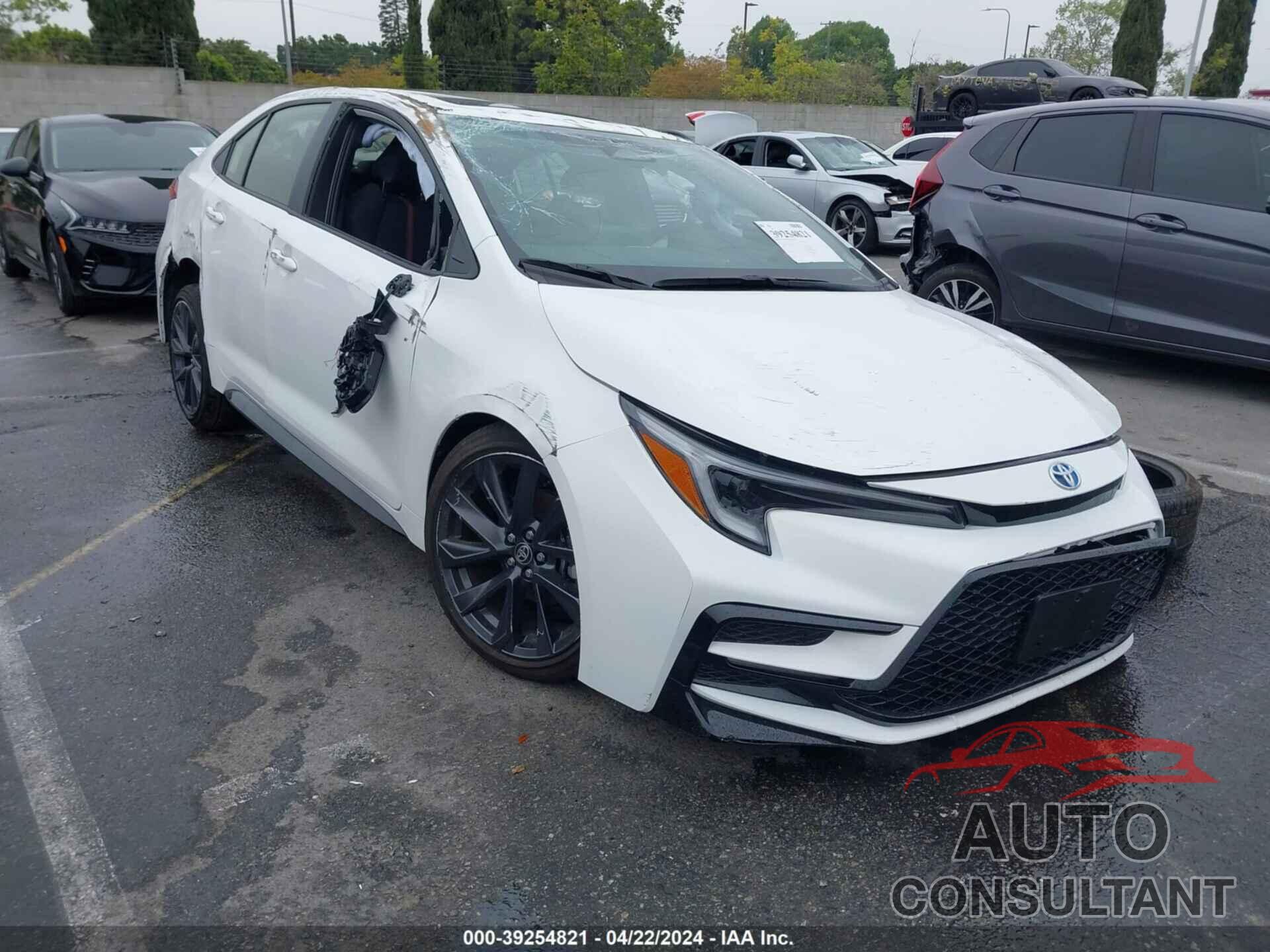 TOYOTA COROLLA 2024 - JTDBCMFE1R3033658
