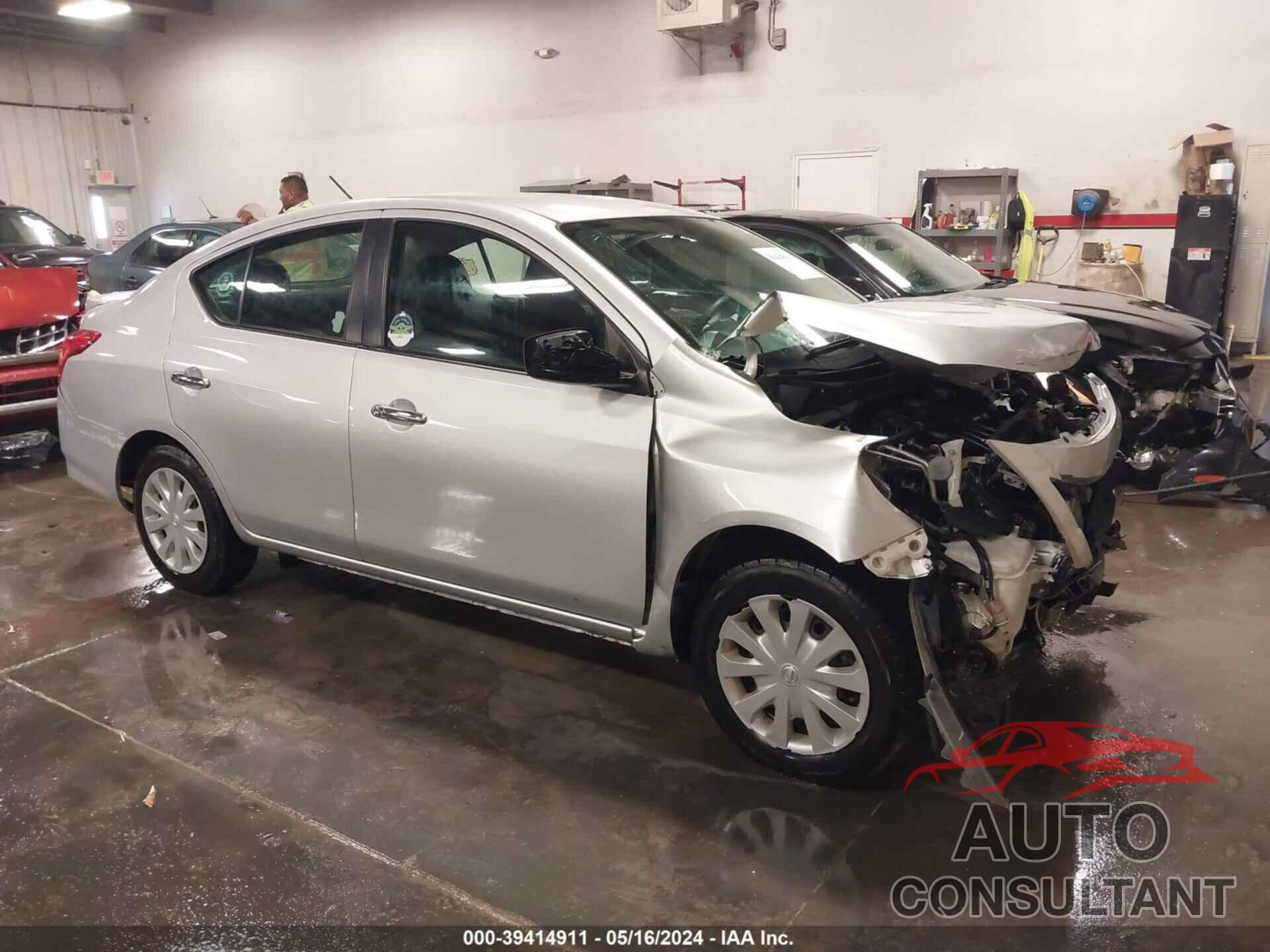 NISSAN VERSA 2018 - 3N1CN7AP6JK392191