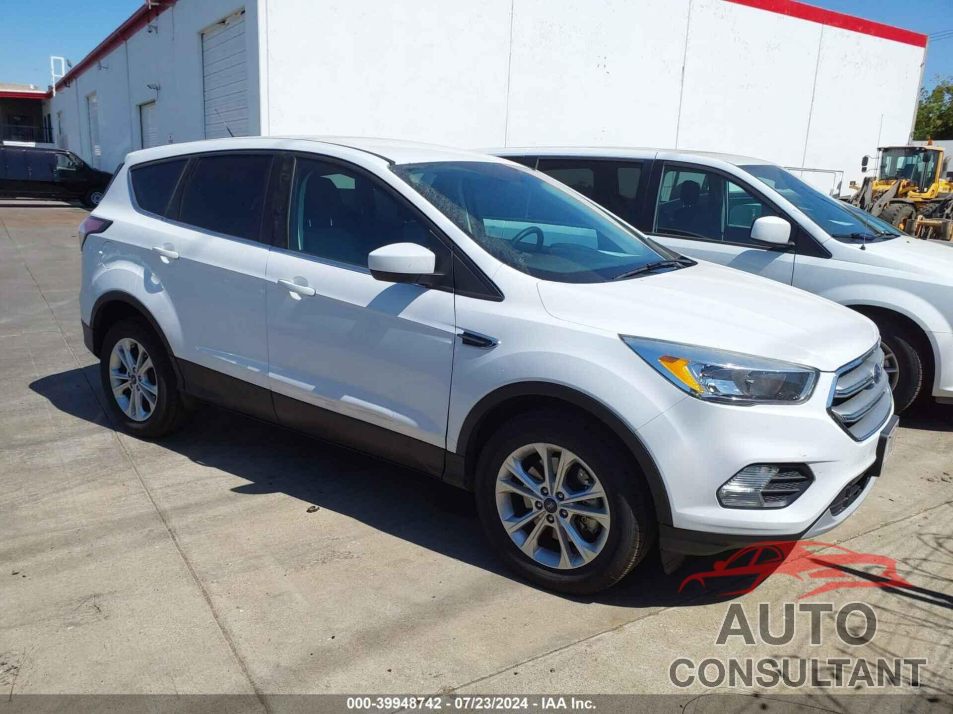 FORD ESCAPE 2017 - 1FMCU9GD8HUE18496