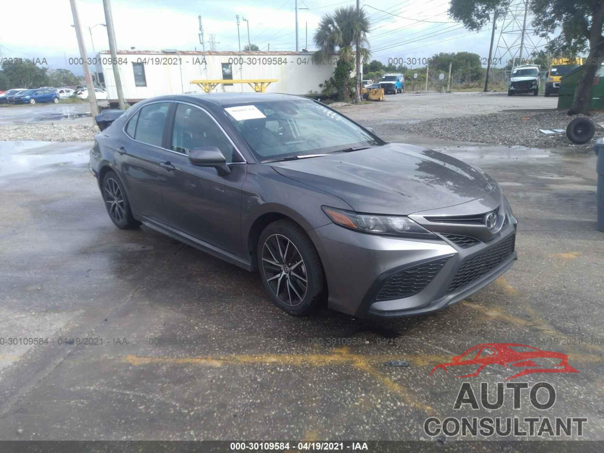 TOYOTA CAMRY 2021 - 4T1G11AK2MU550103